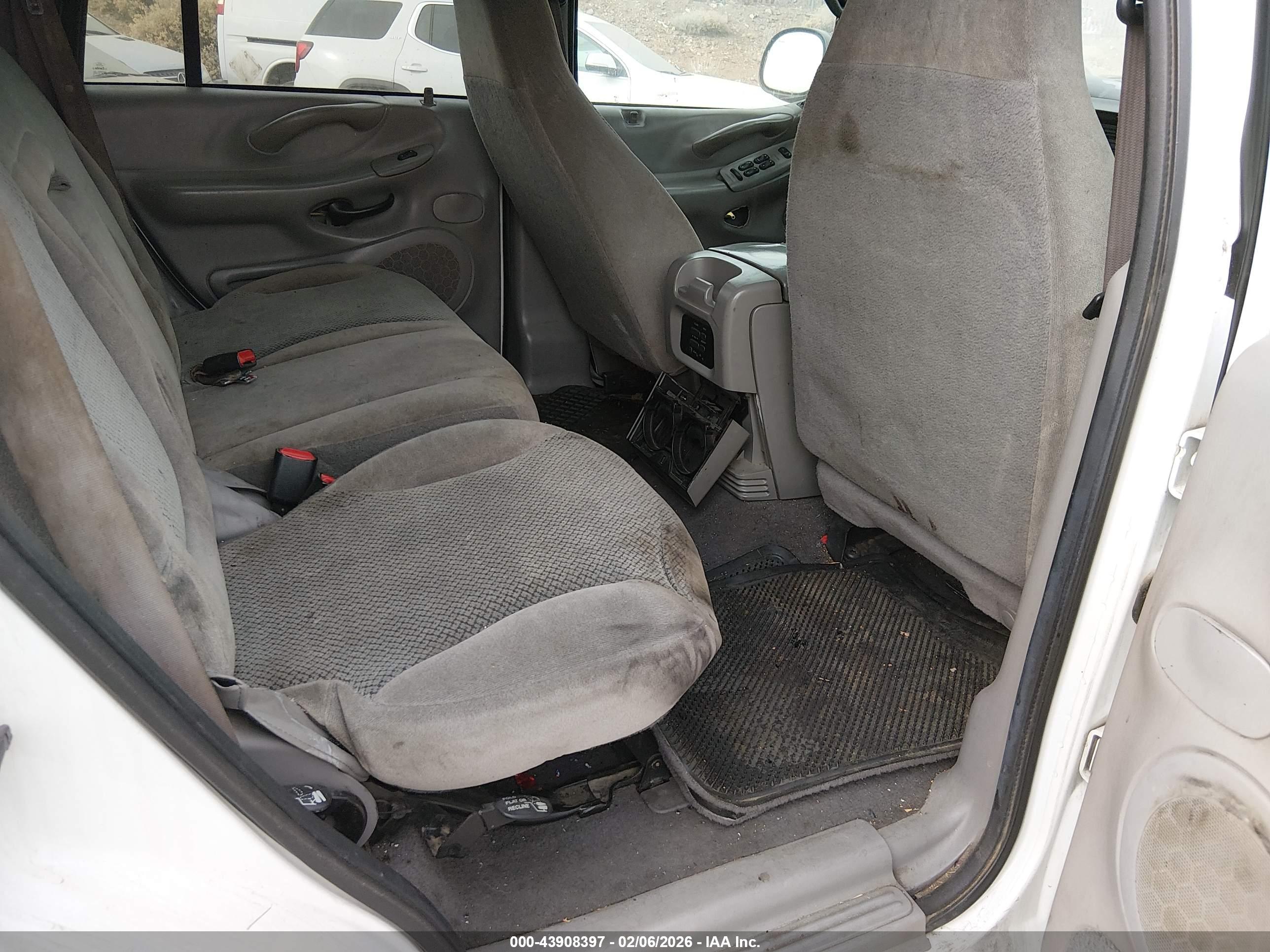 FORD EXPEDITION image 8