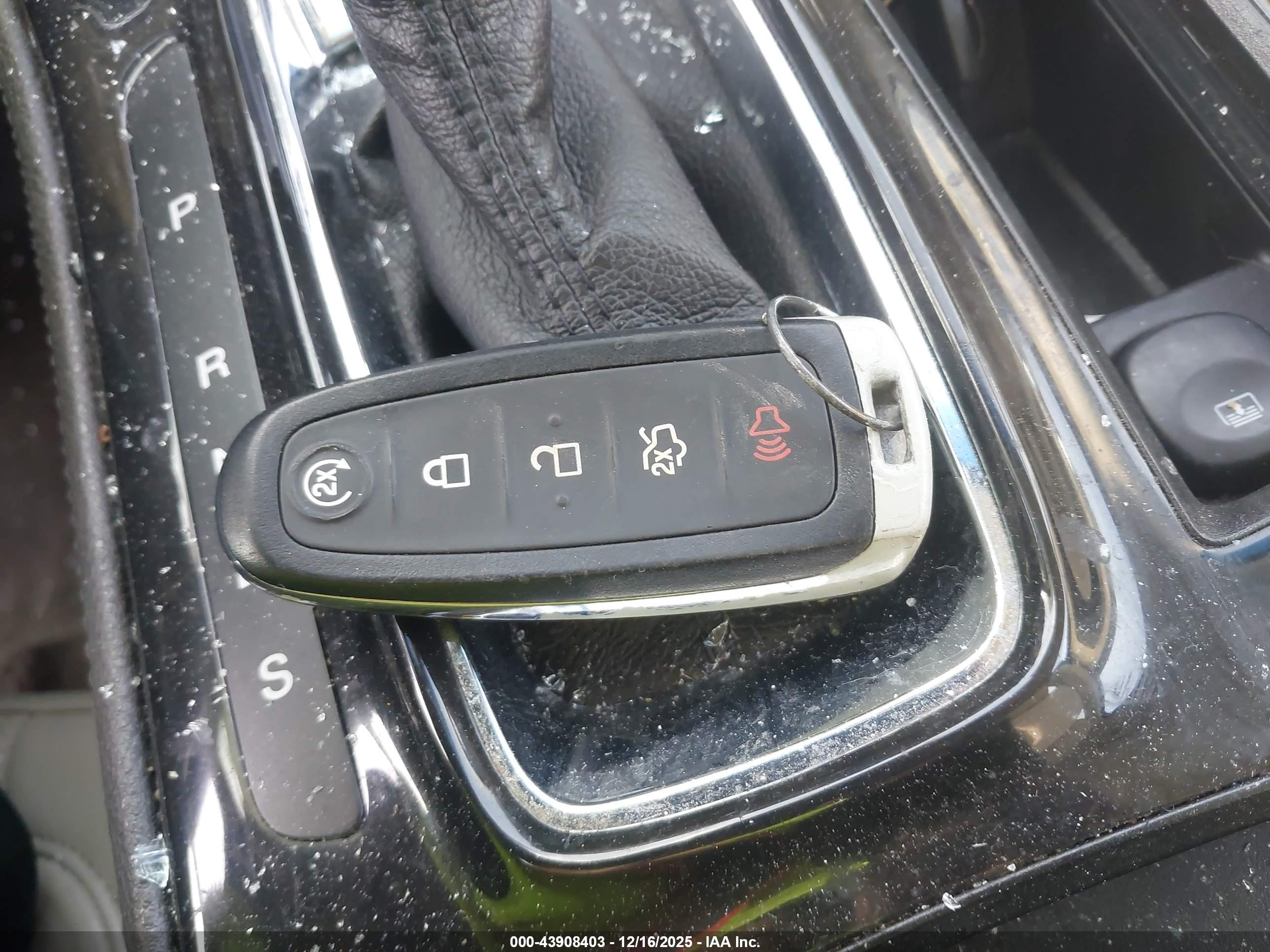 LINCOLN MKS image 11