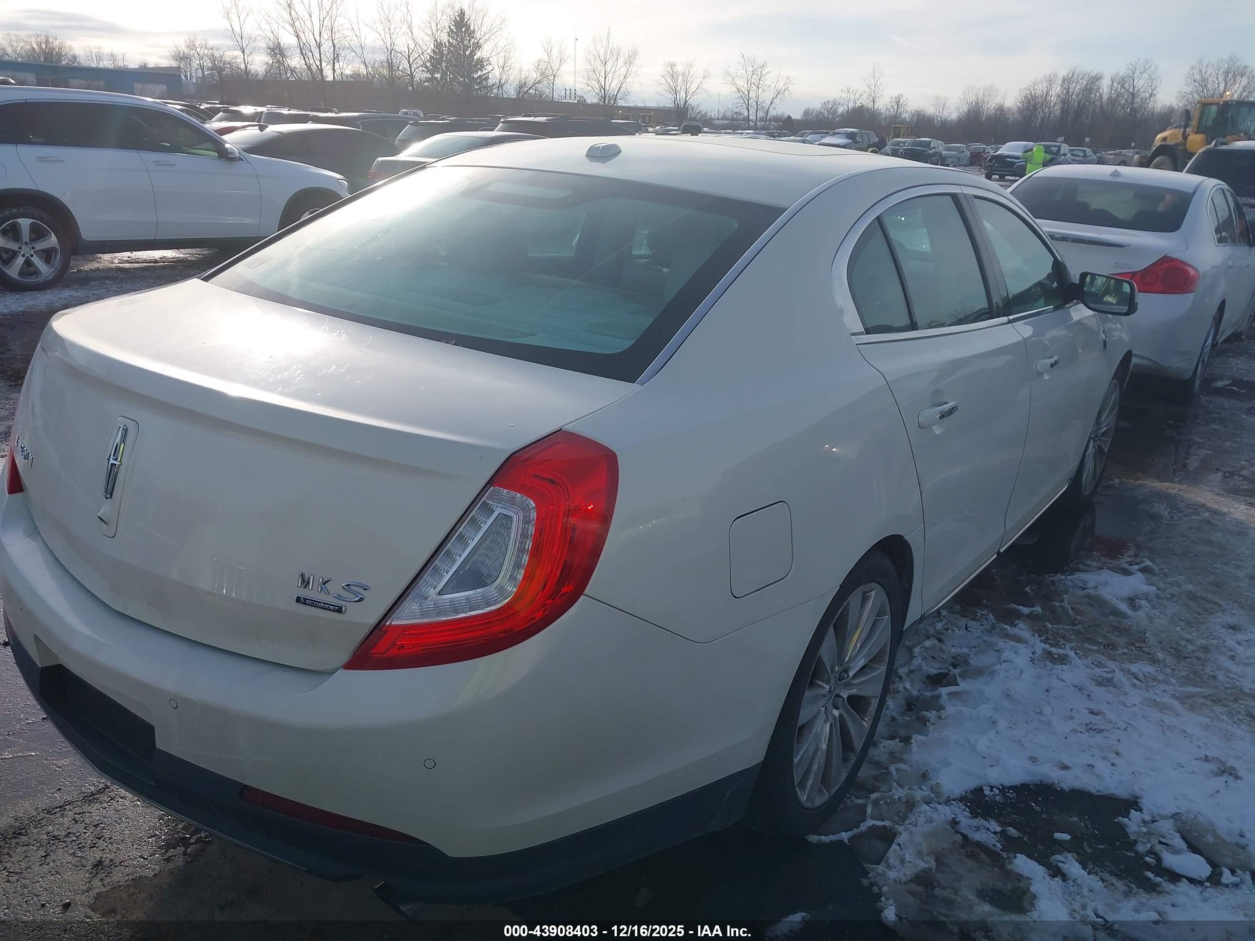 LINCOLN MKS image 4