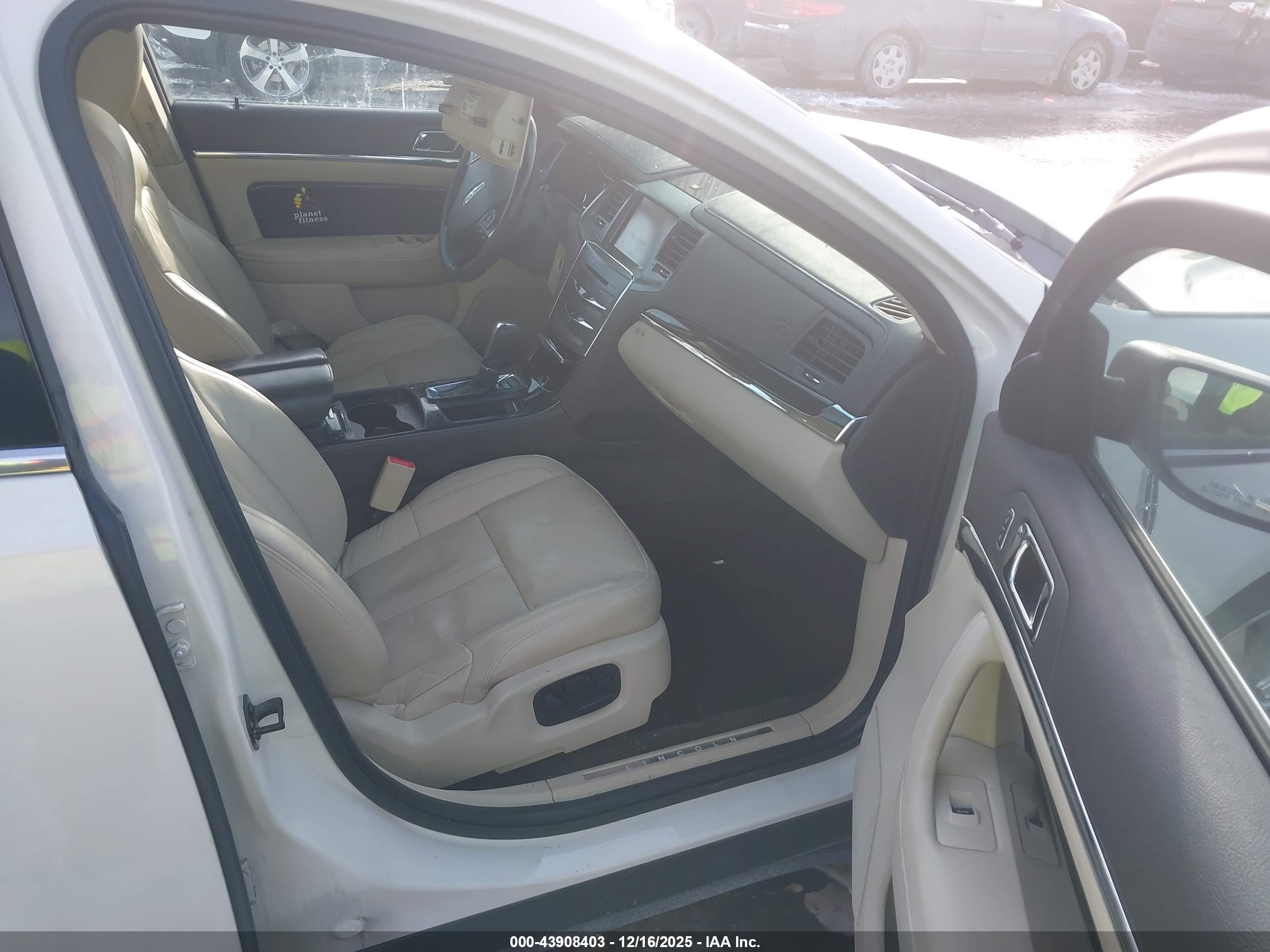 LINCOLN MKS image 5