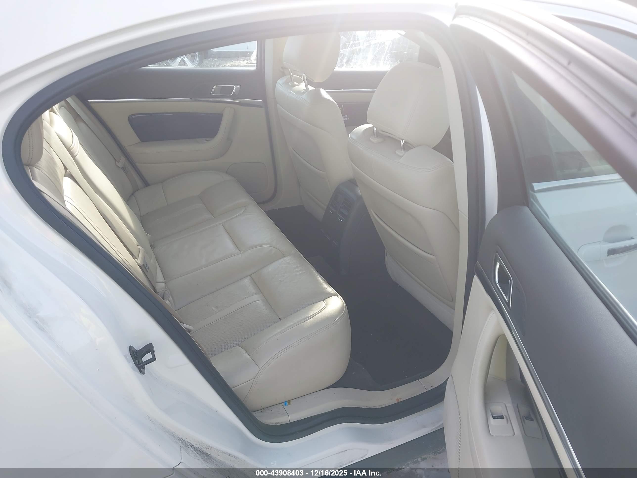 LINCOLN MKS image 8