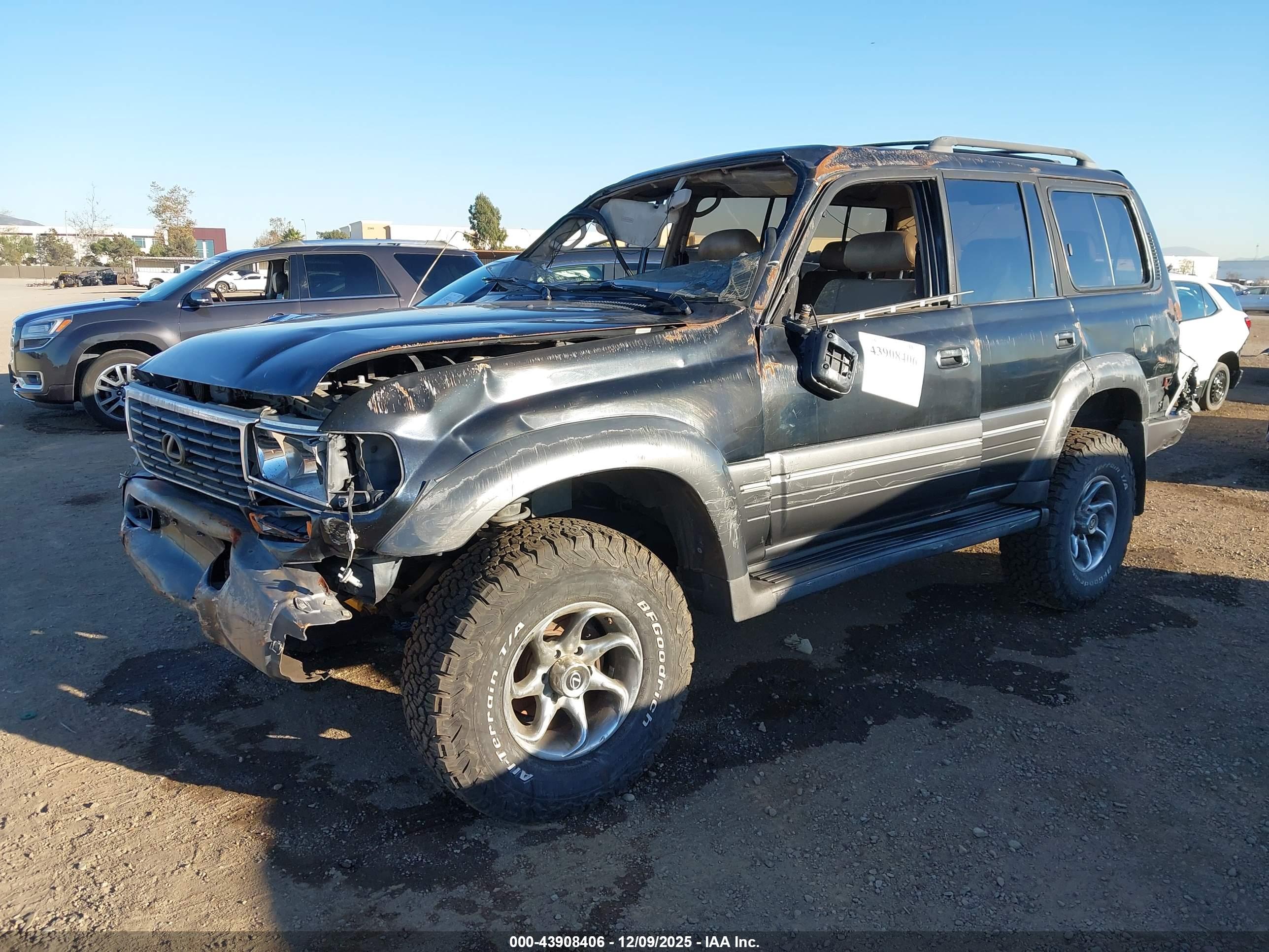 LEXUS LX image 2