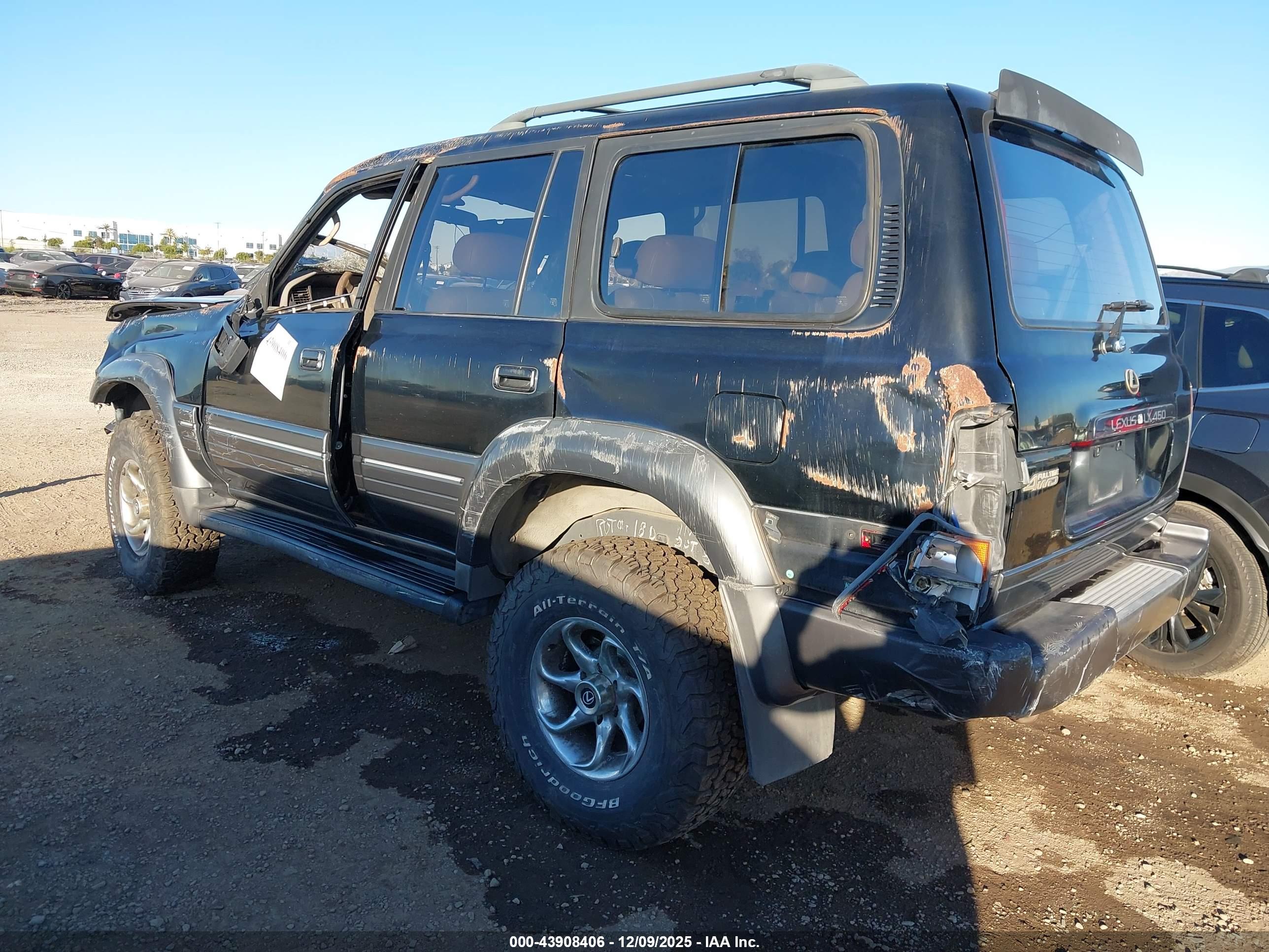 LEXUS LX image 3