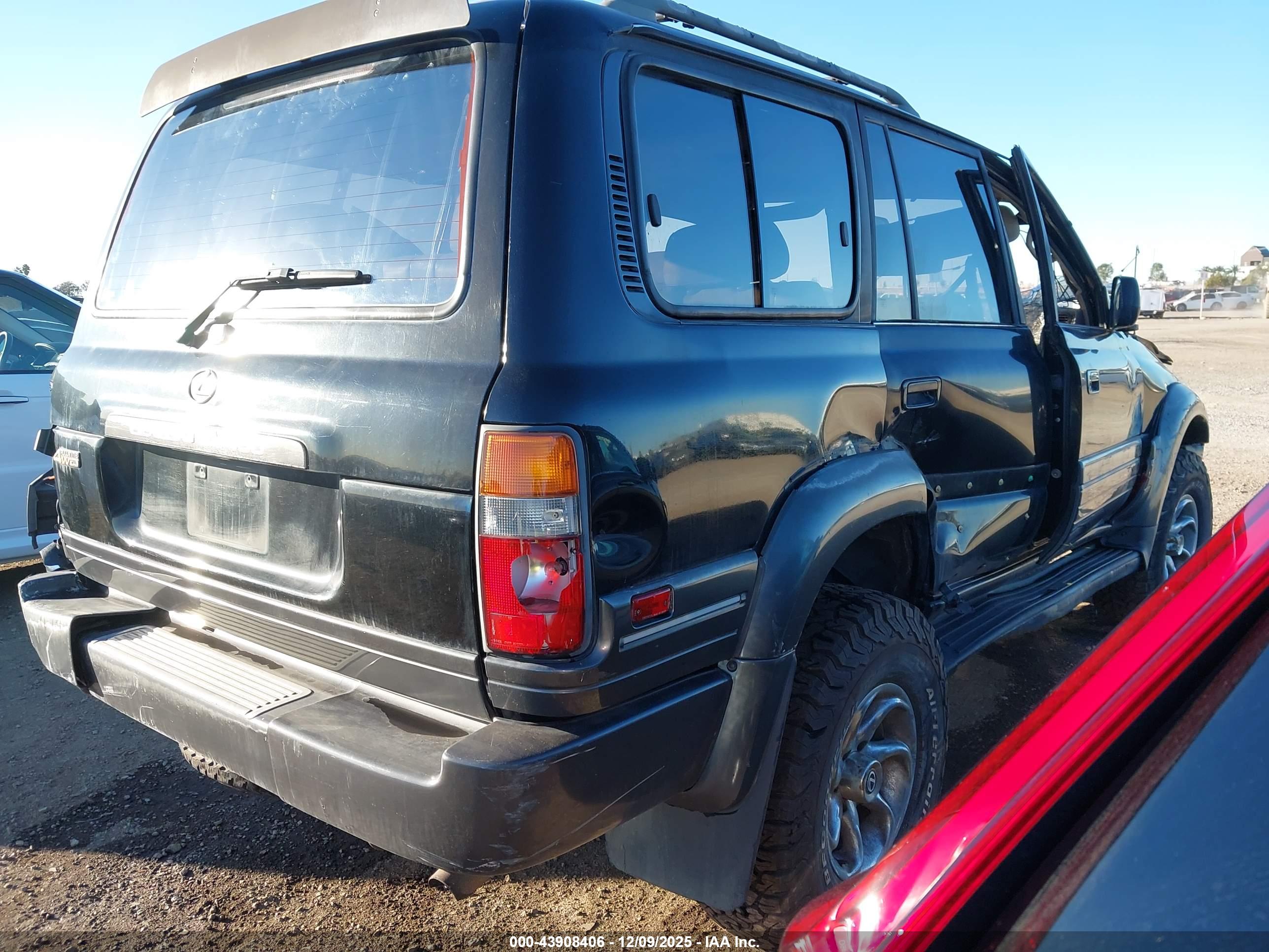 LEXUS LX image 4