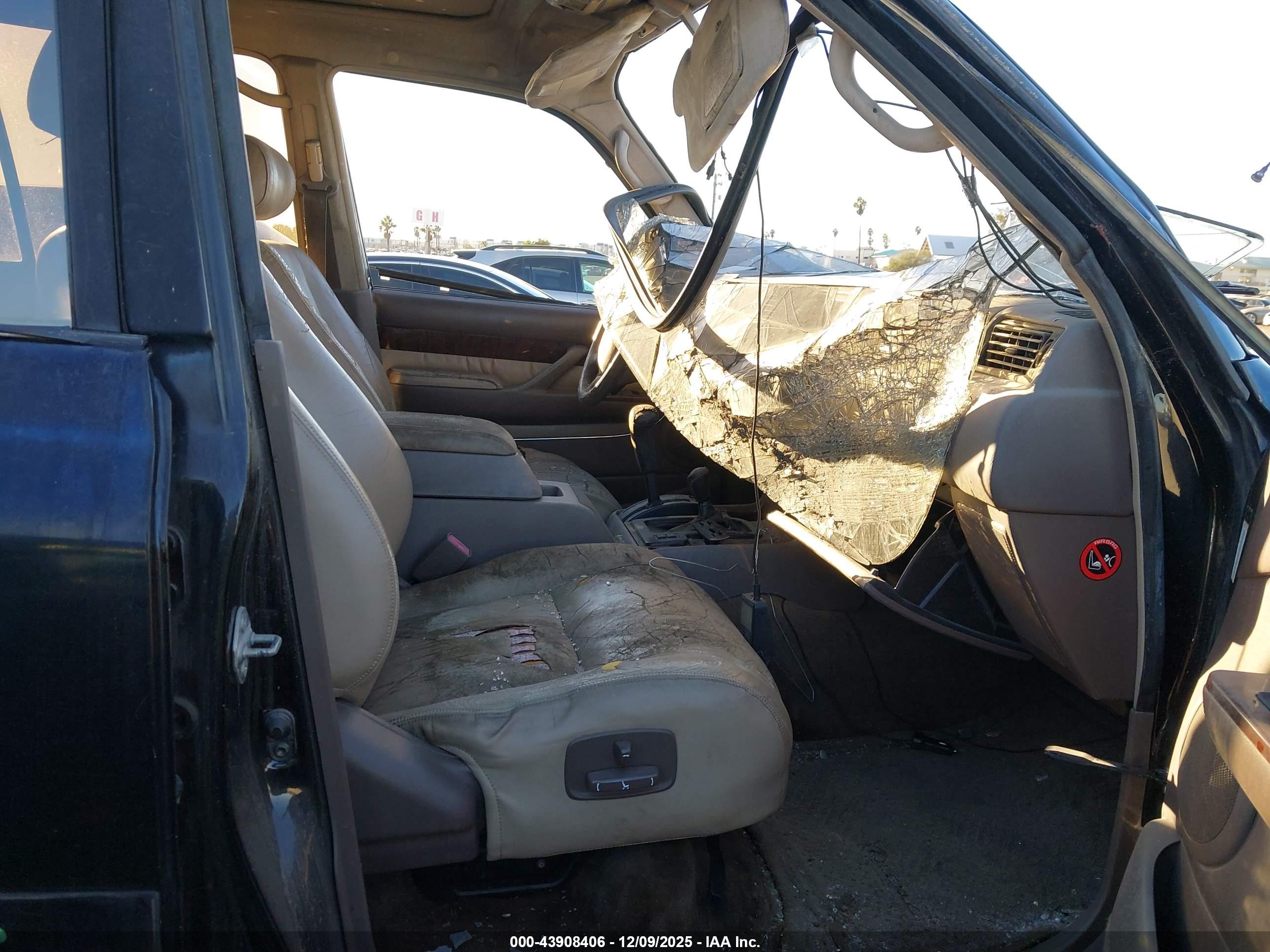 LEXUS LX image 5