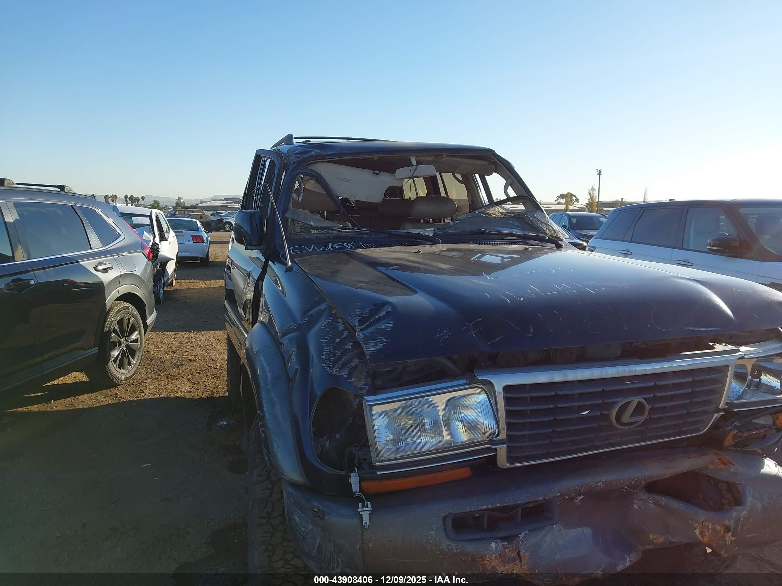 LEXUS LX image 6