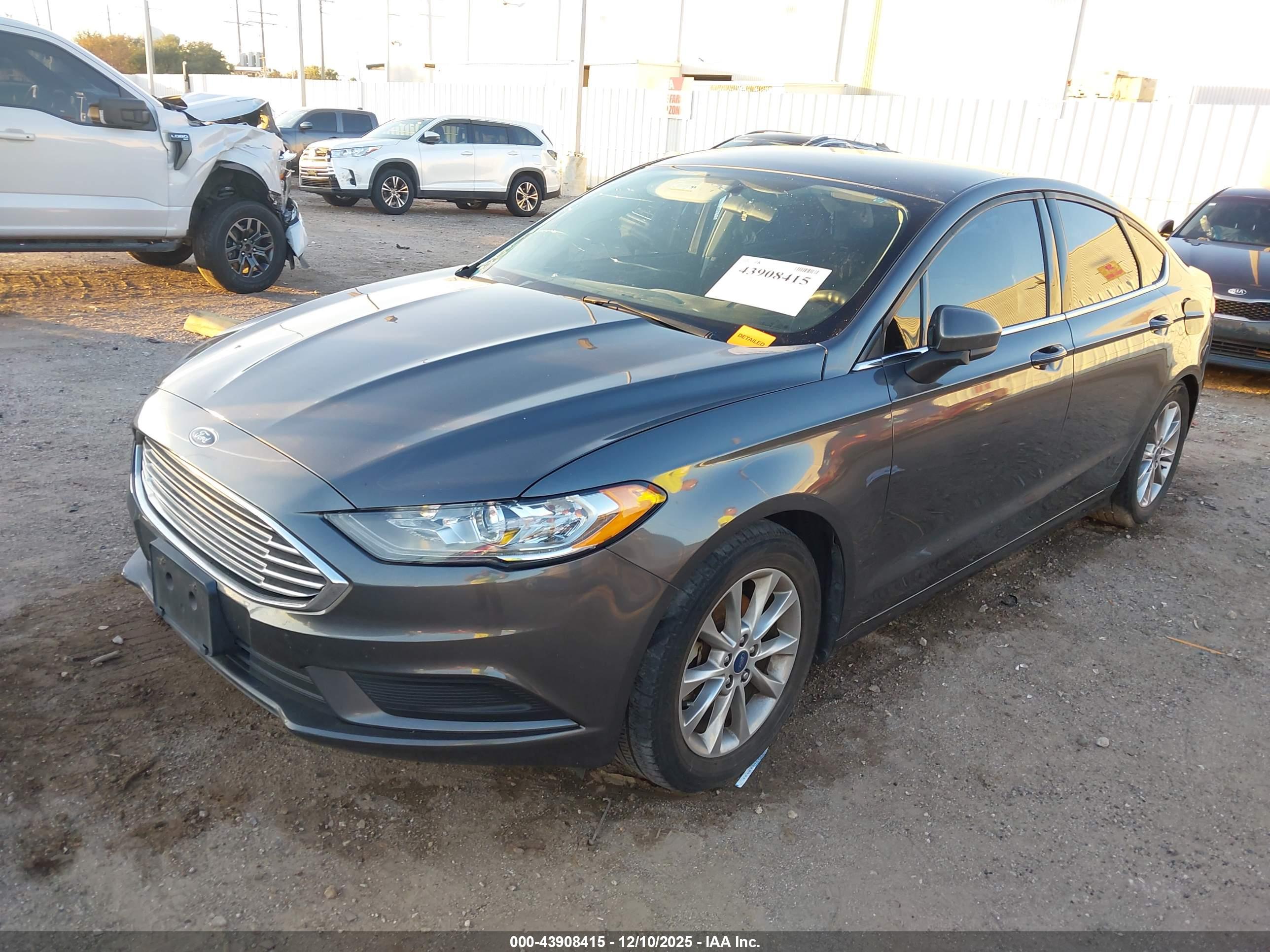 FORD FUSION image 2