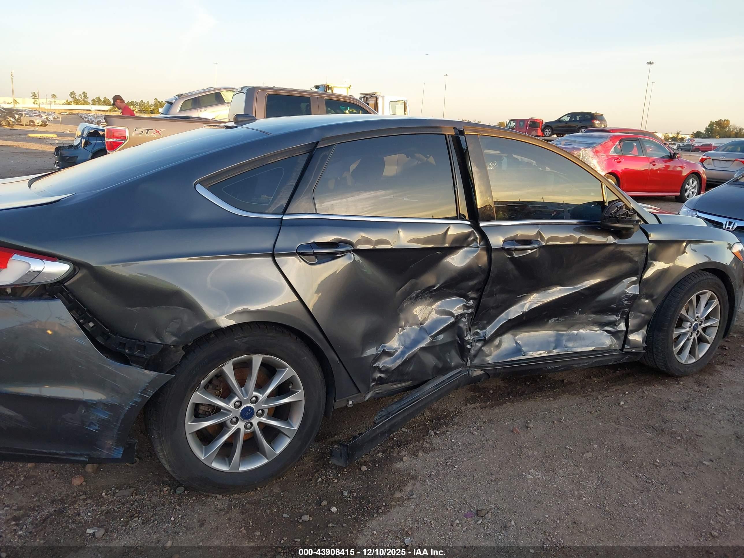 FORD FUSION image 6