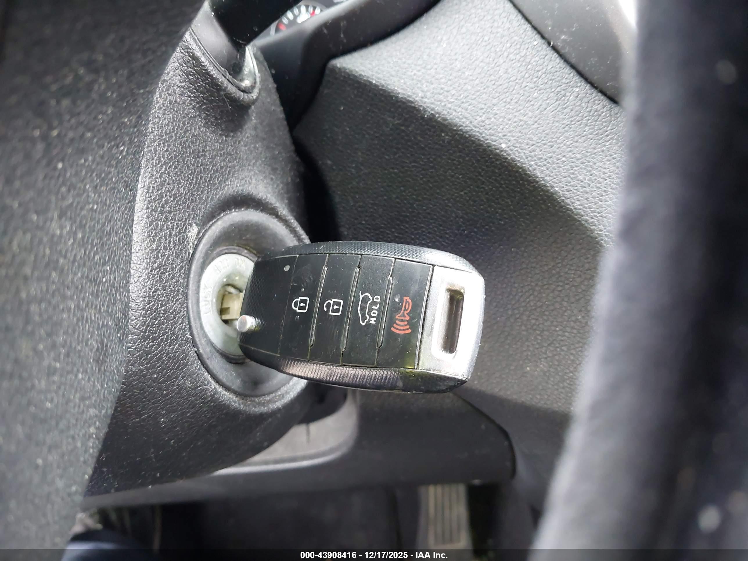 KIA SORENTO image 11