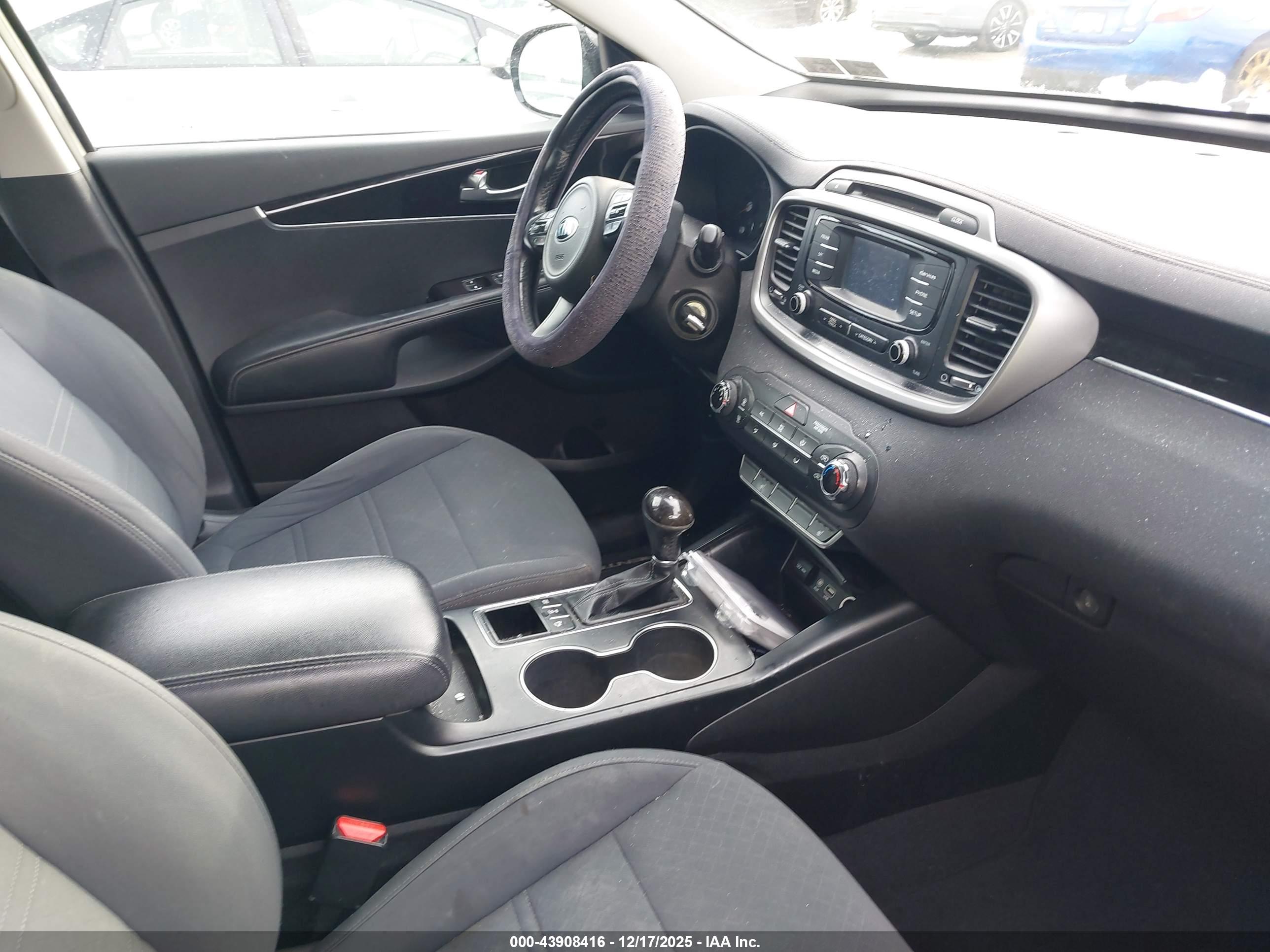 KIA SORENTO image 5