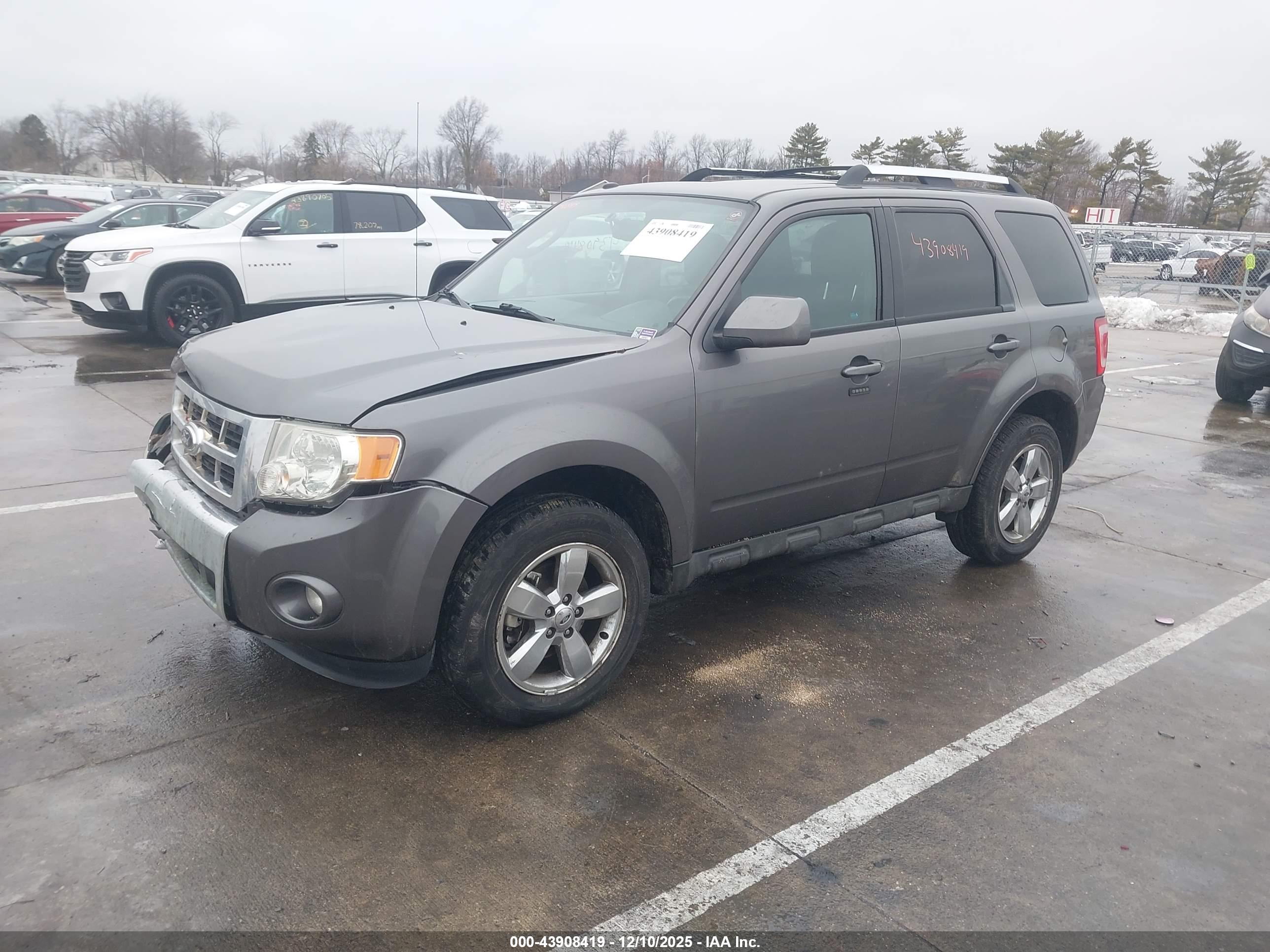 FORD ESCAPE image 2