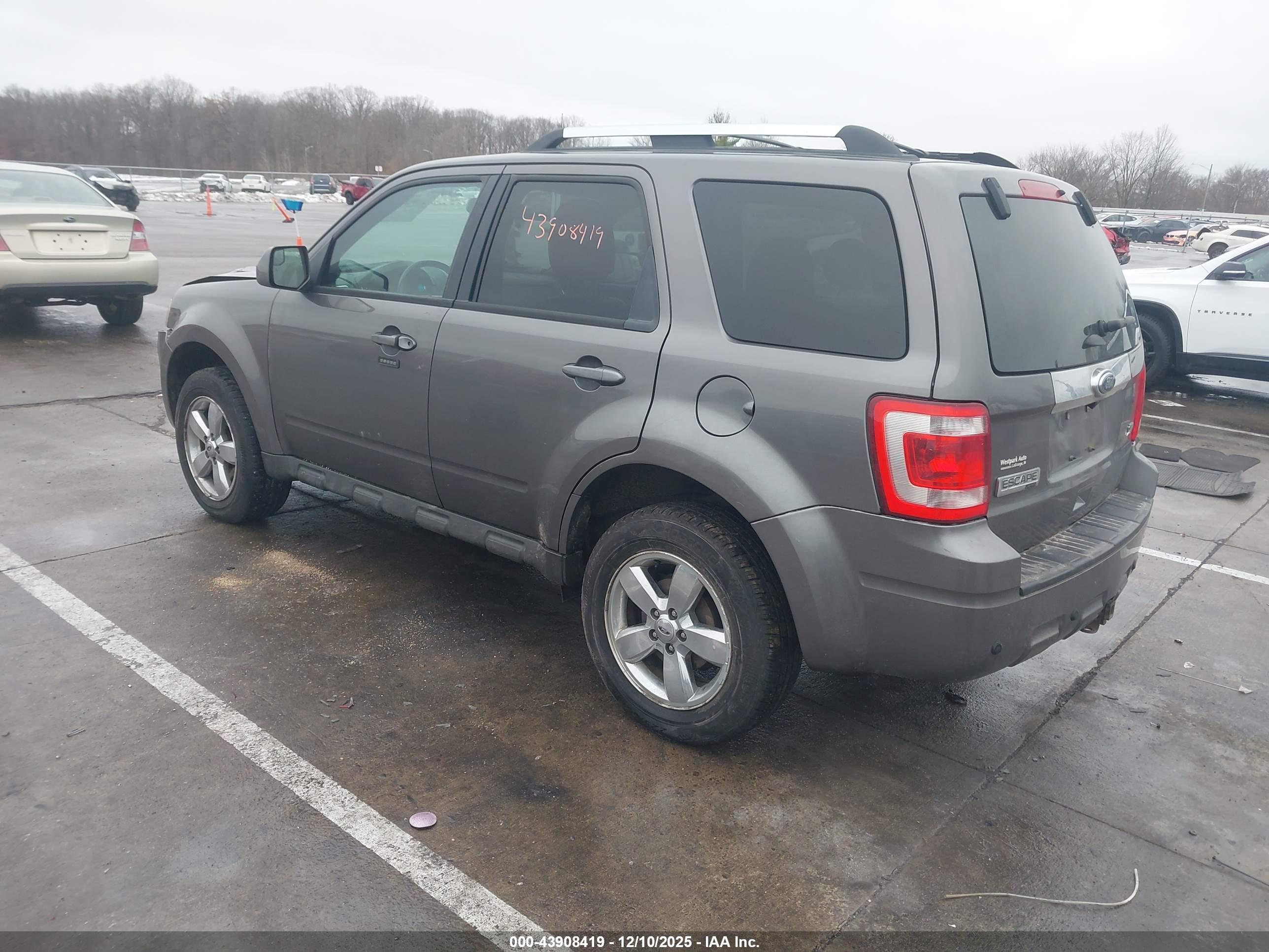 FORD ESCAPE image 3