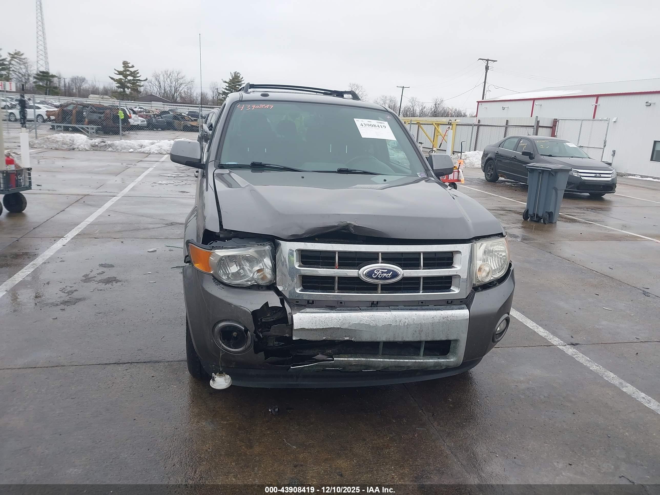 FORD ESCAPE image 6