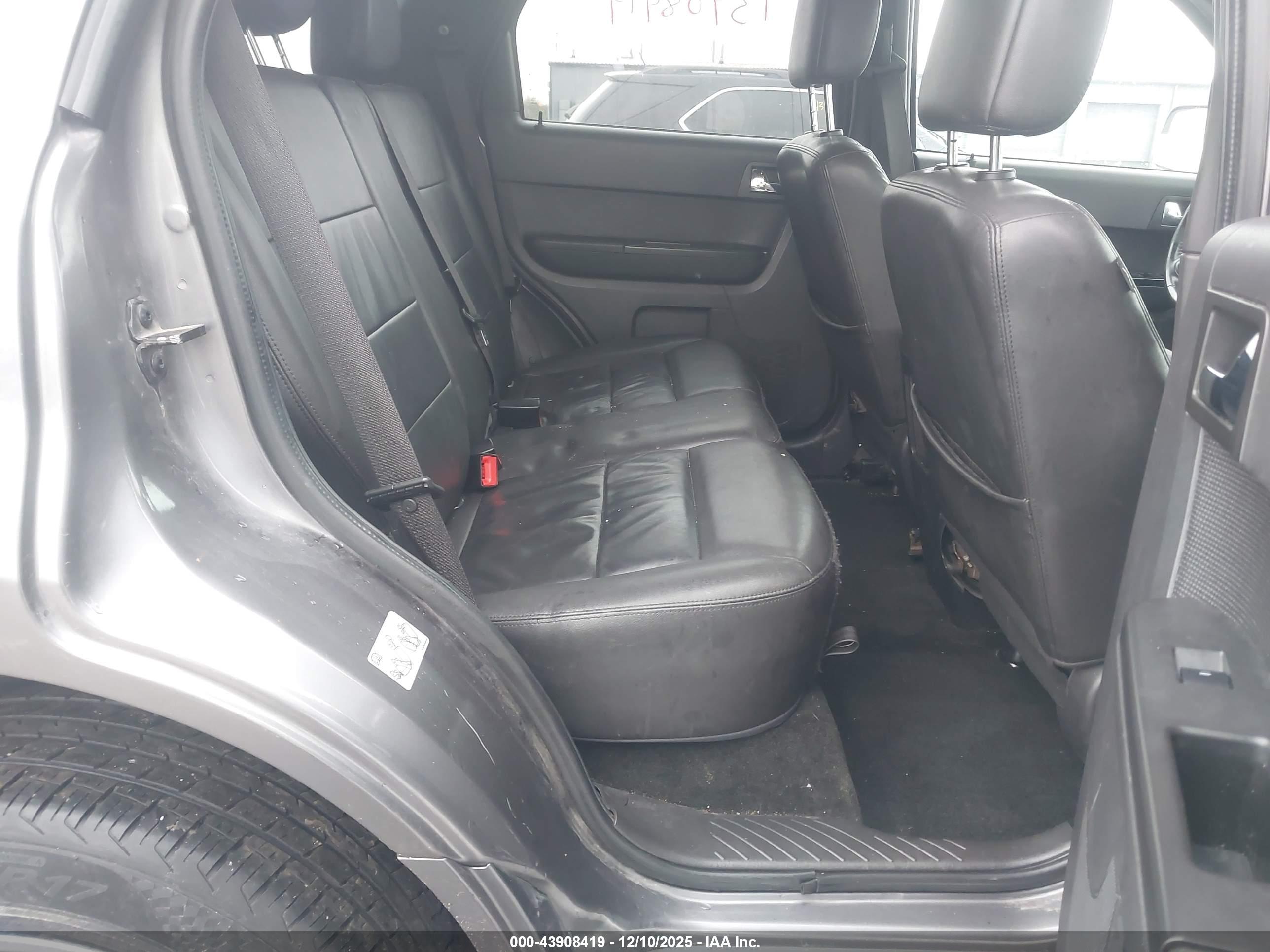 FORD ESCAPE image 8
