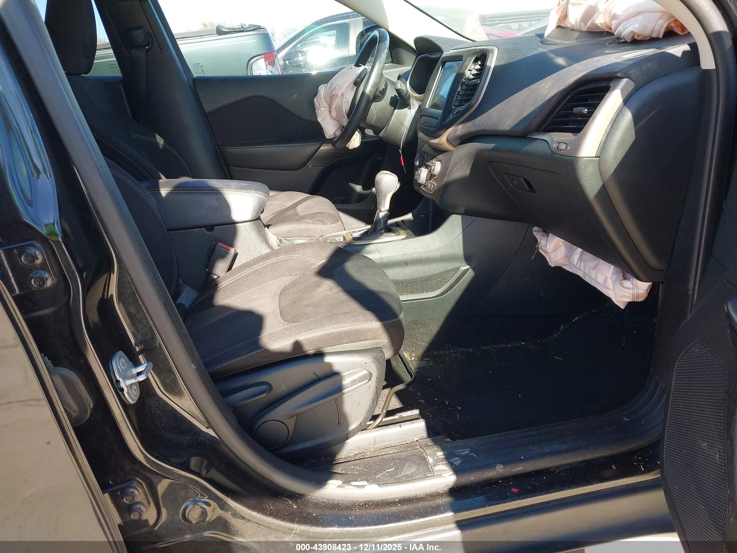 JEEP CHEROKEE image 5