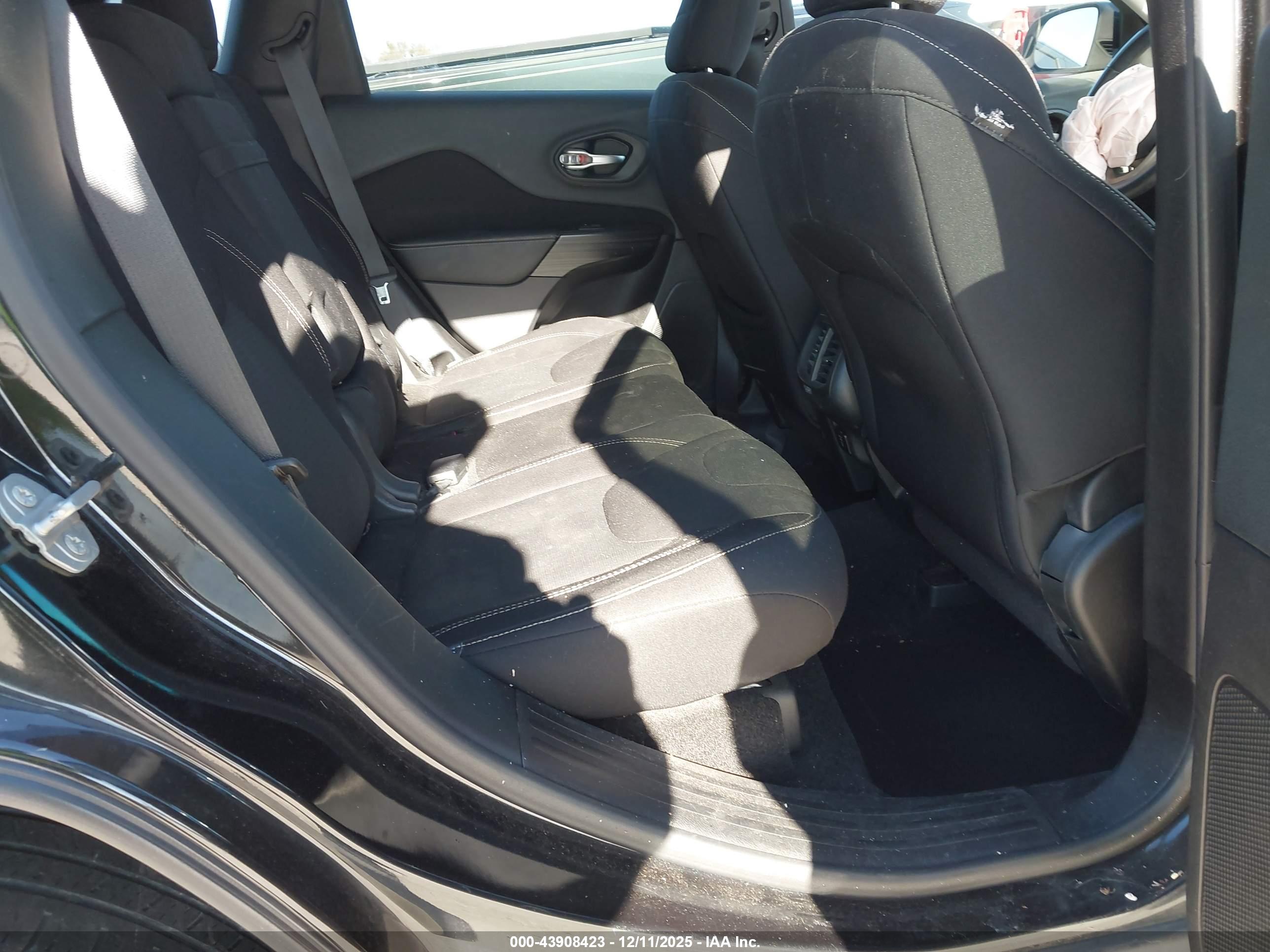 JEEP CHEROKEE image 8