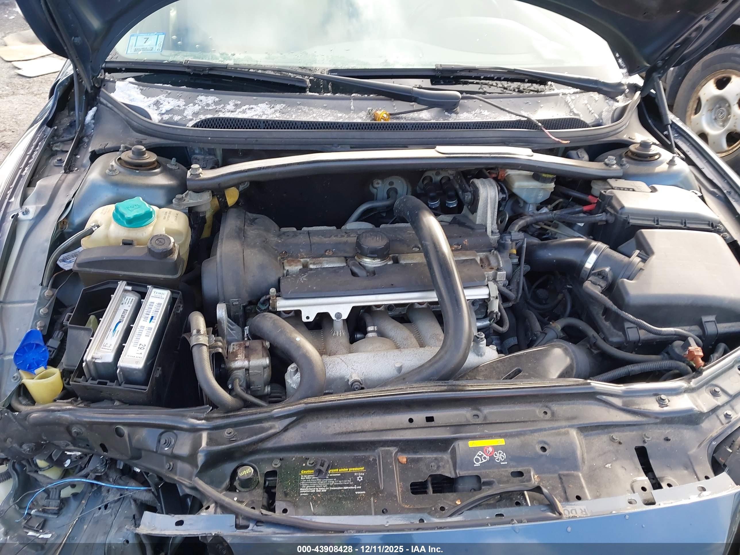 VOLVO S60 image 10