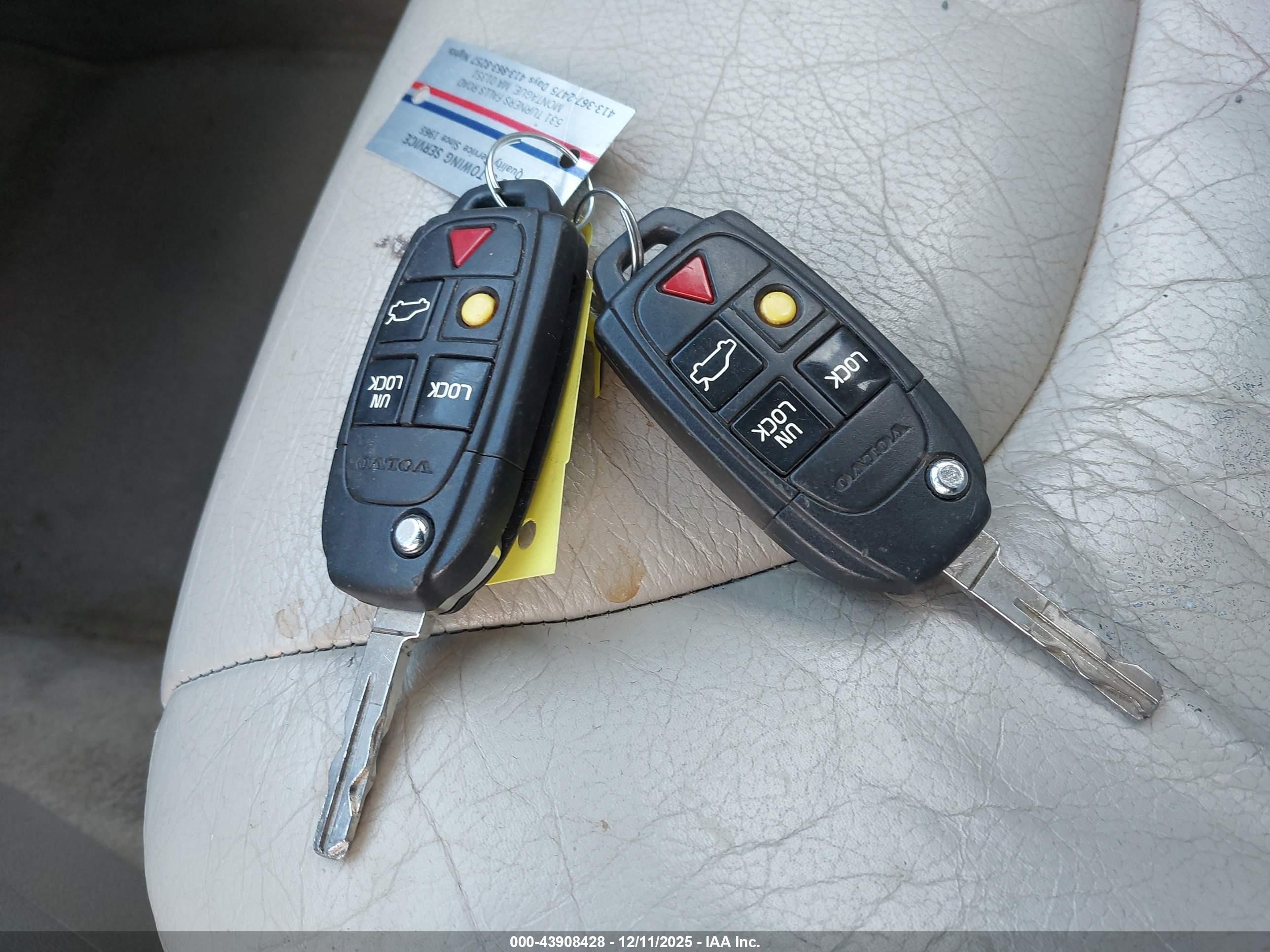 VOLVO S60 image 11