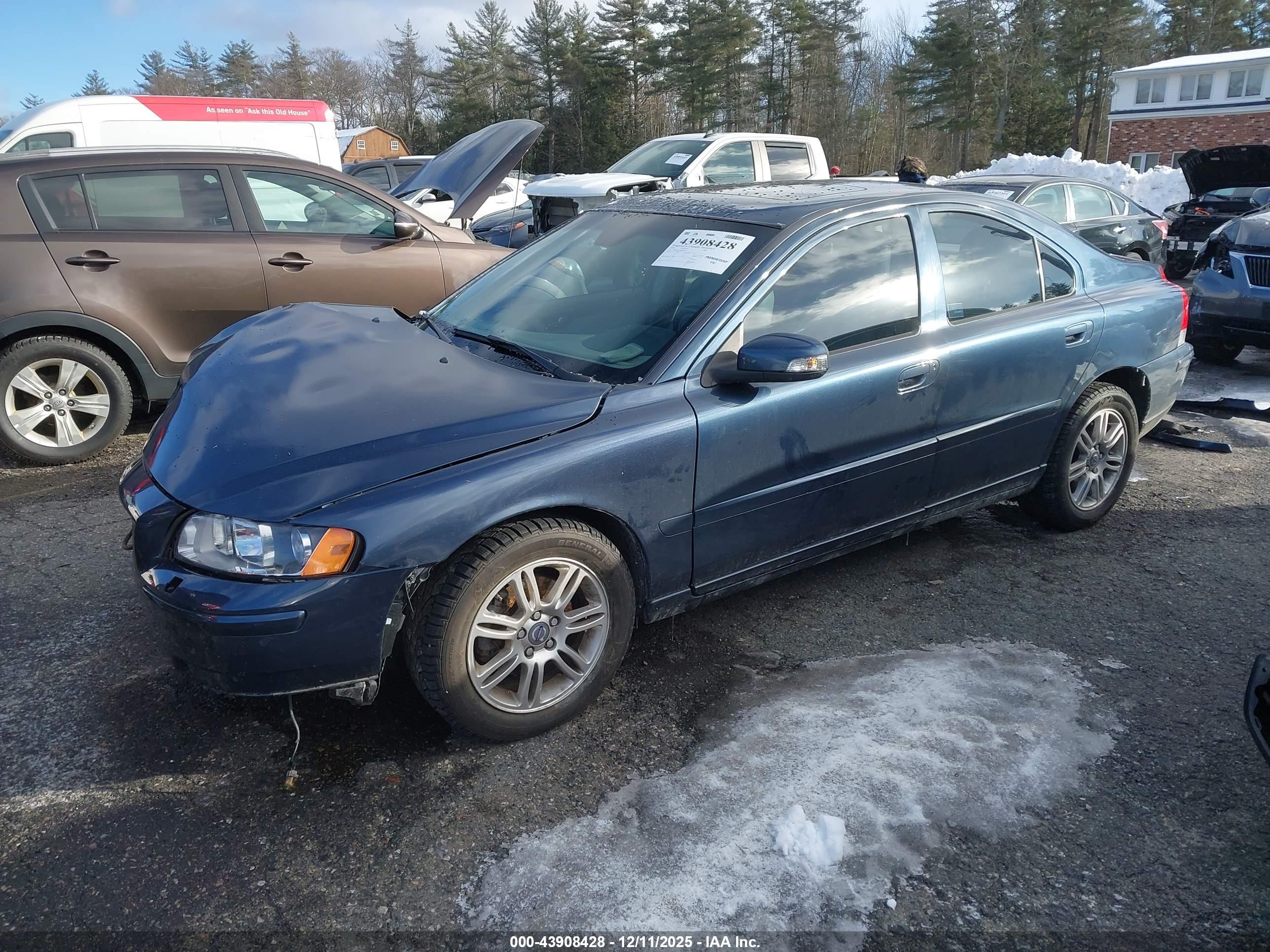 VOLVO S60 image 2