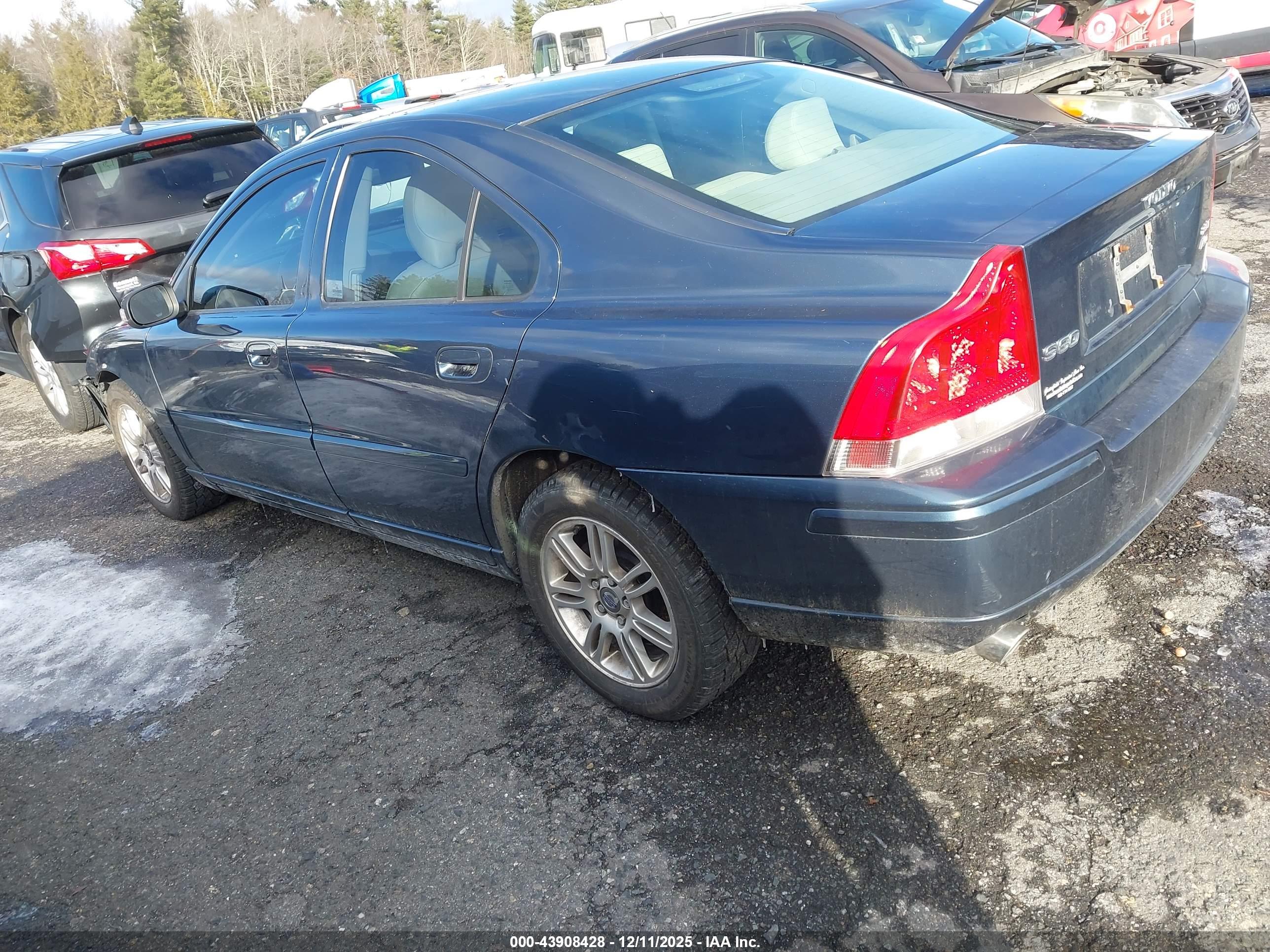 VOLVO S60 image 3