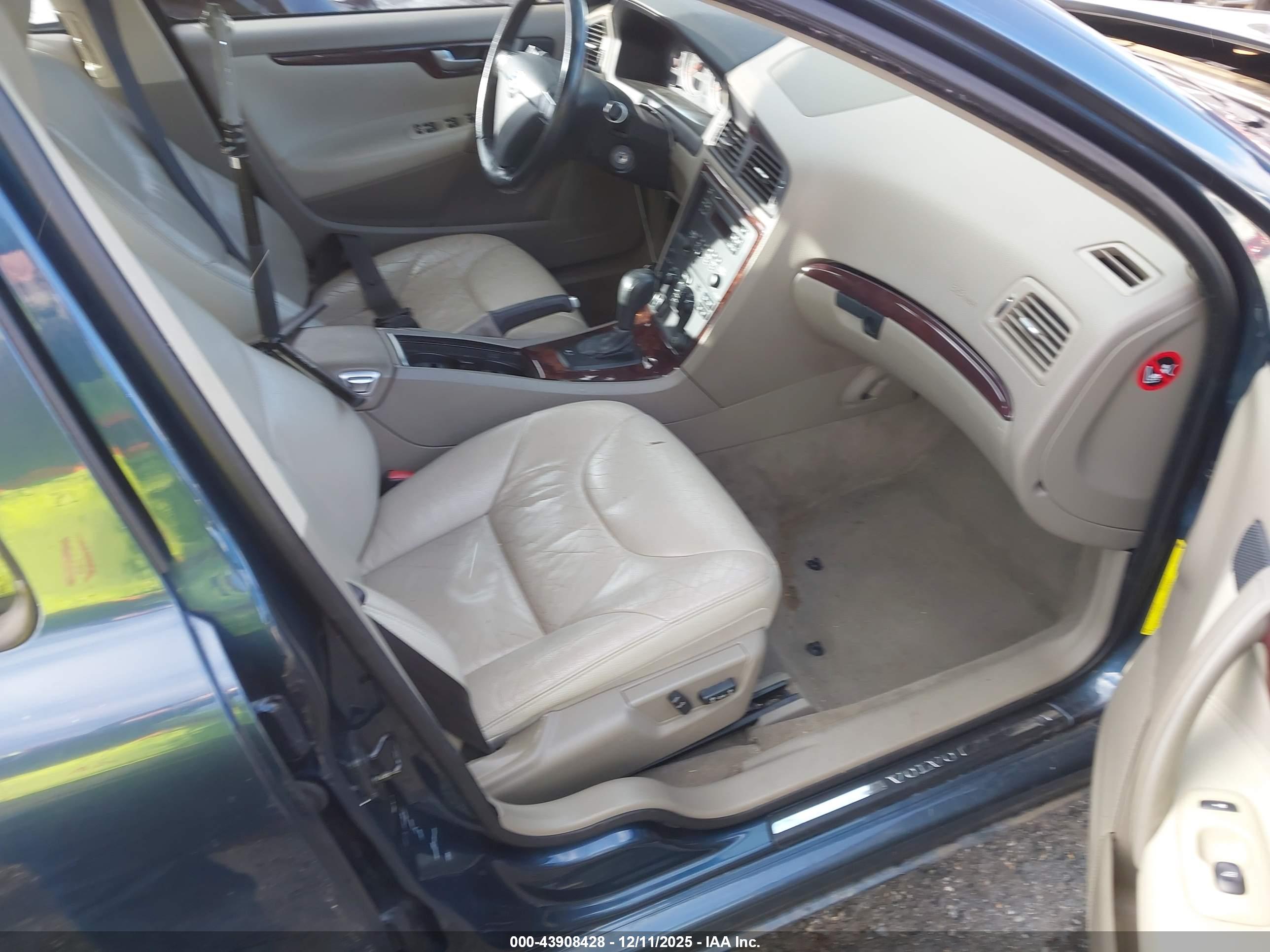 VOLVO S60 image 5
