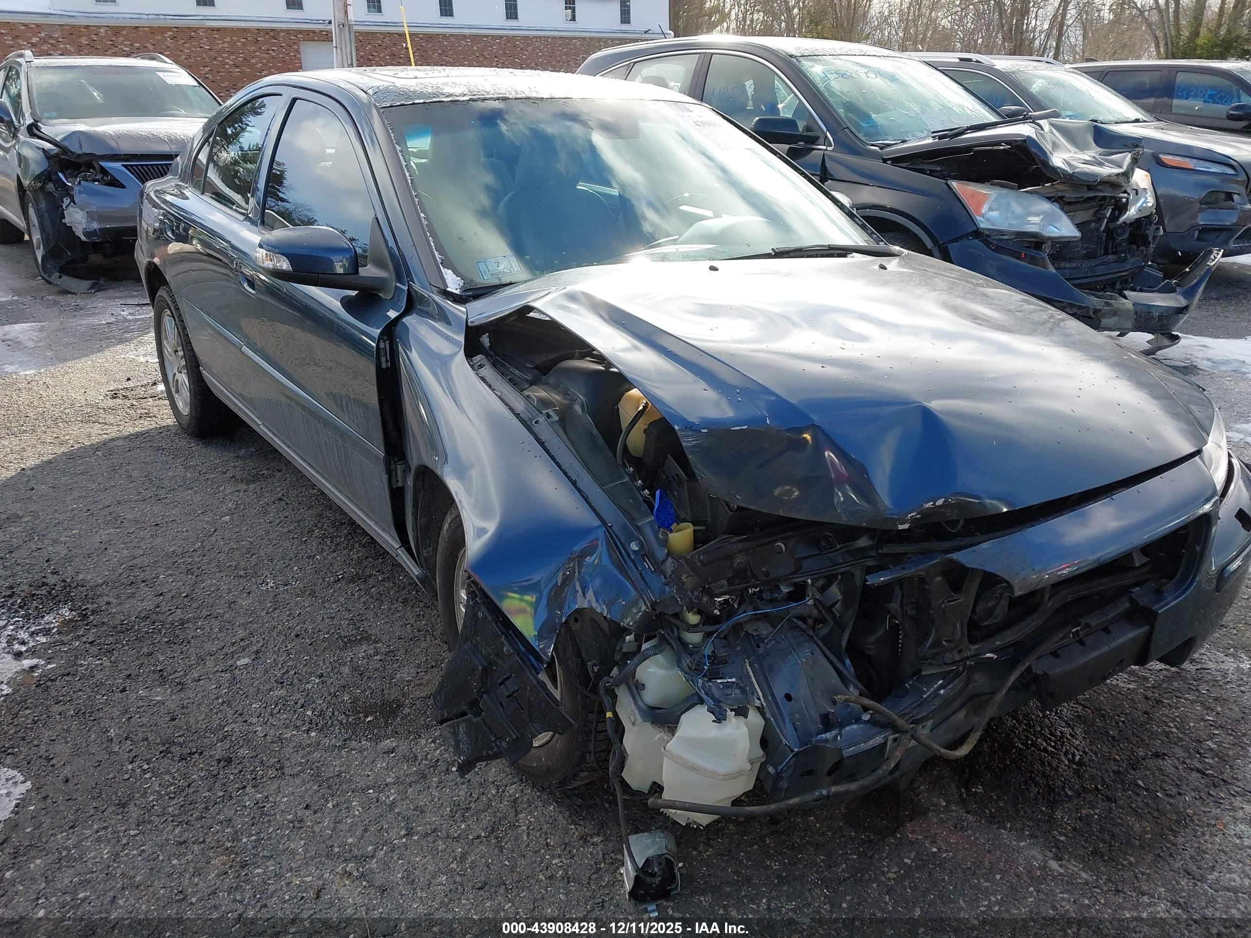 VOLVO S60 image 6
