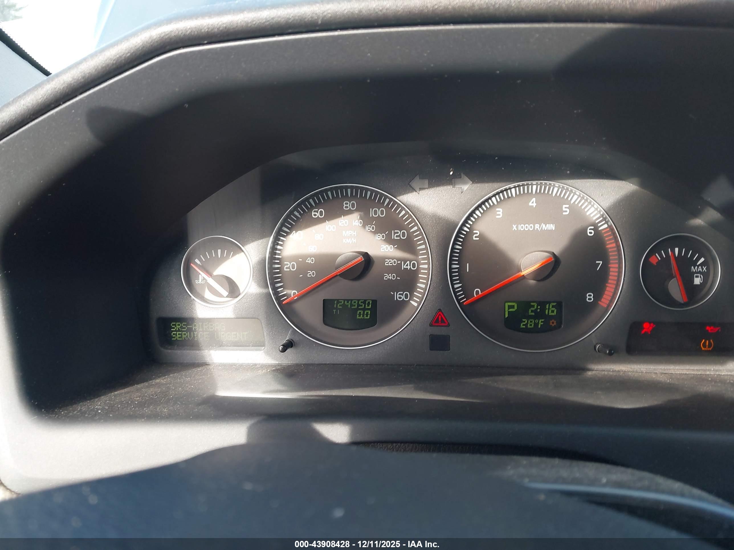 VOLVO S60 image 7