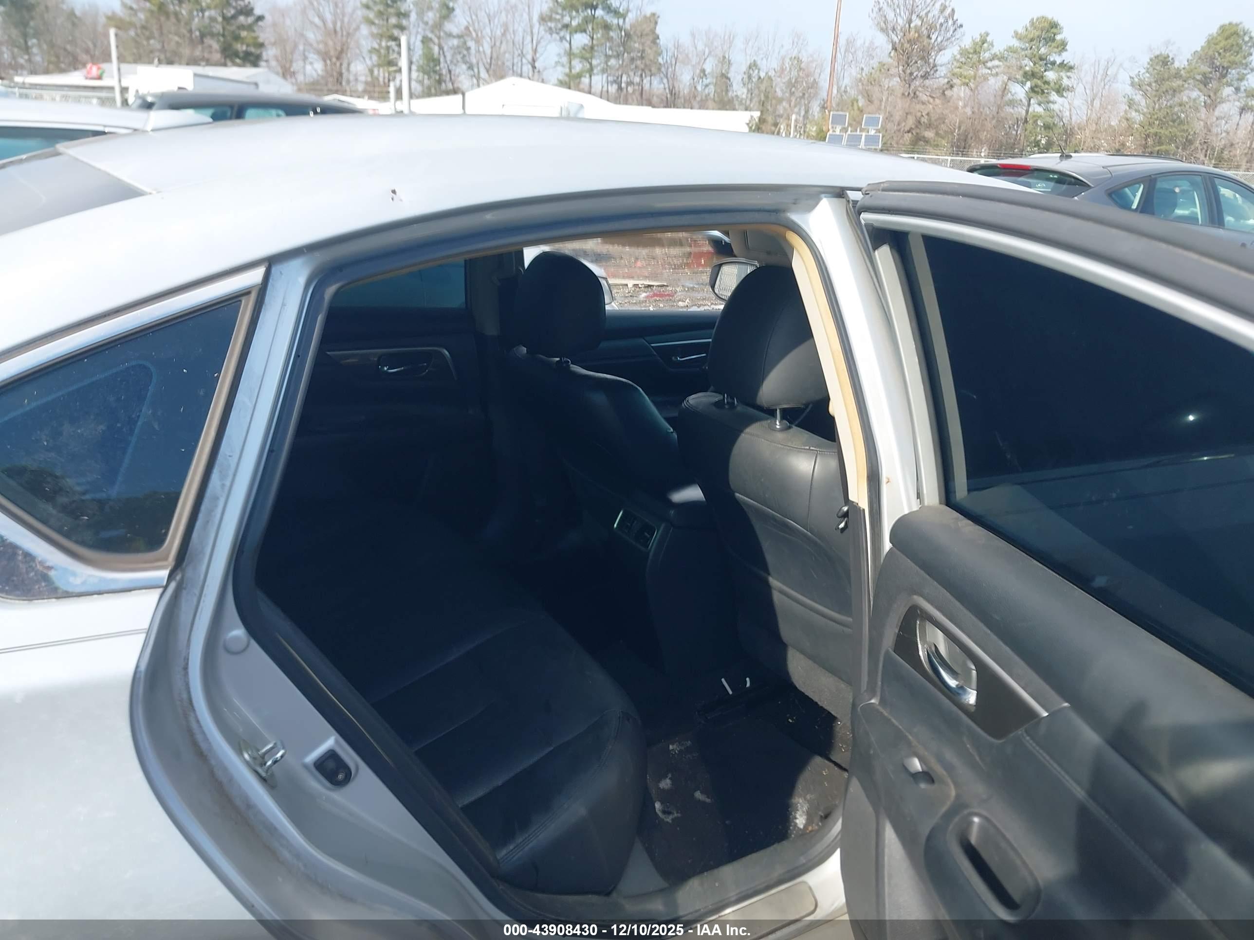 NISSAN ALTIMA image 8