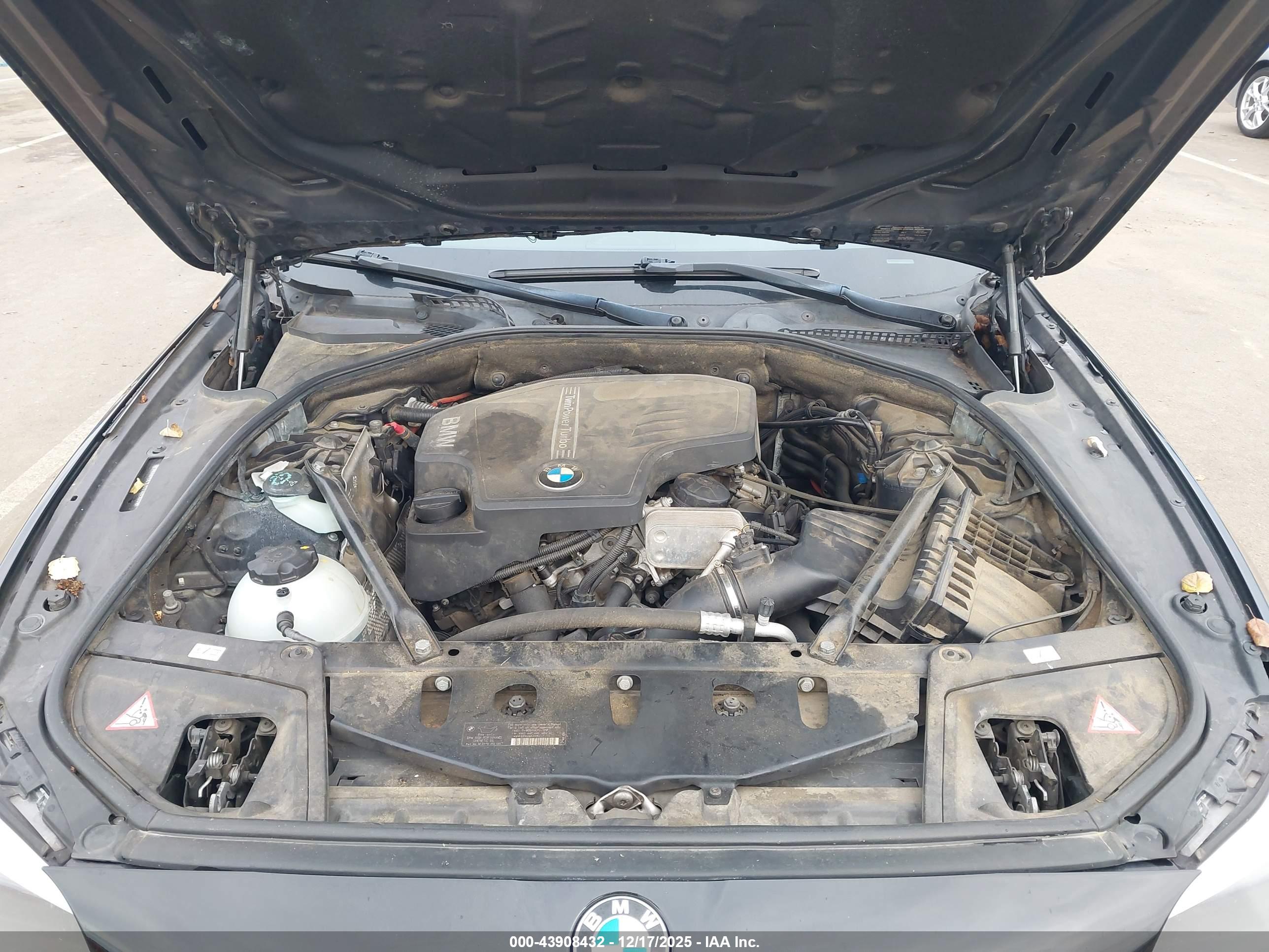 BMW 528I image 10