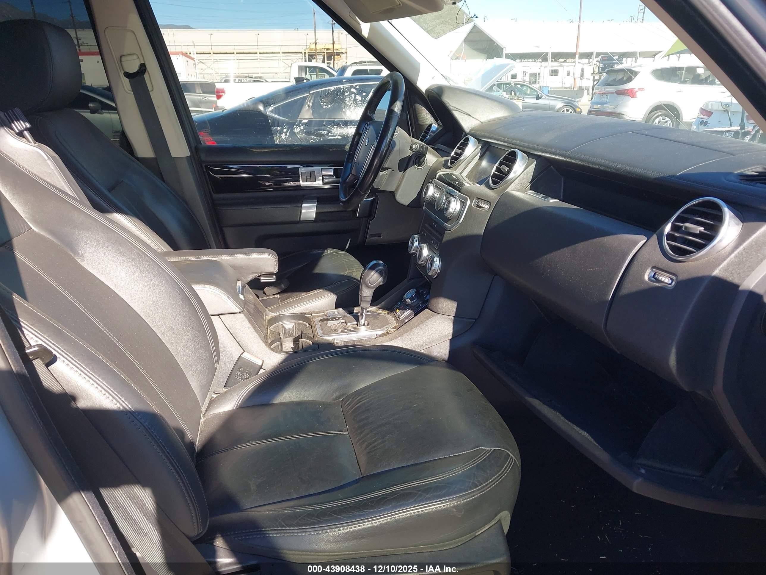 LAND ROVER image 5