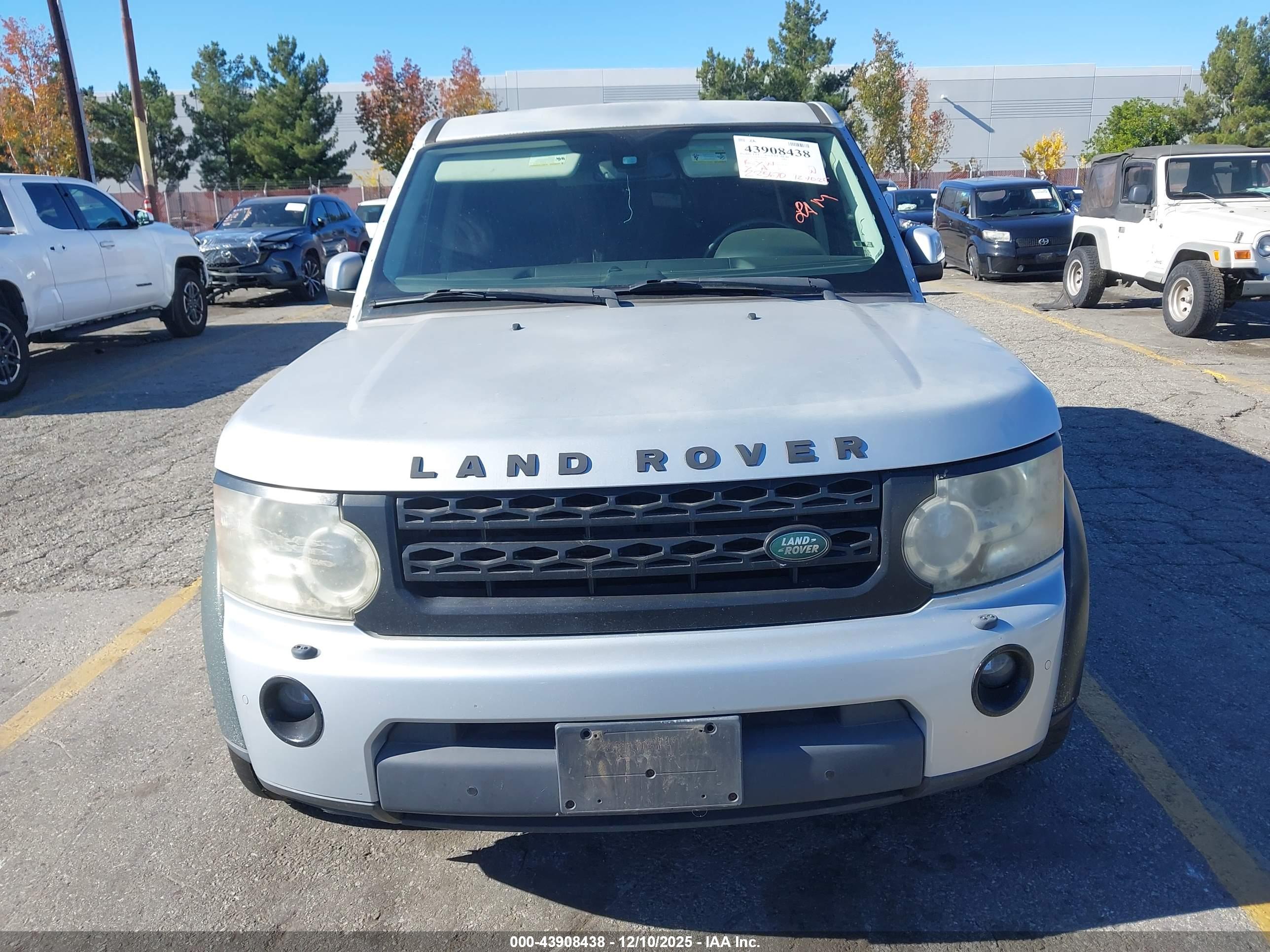 LAND ROVER image 6
