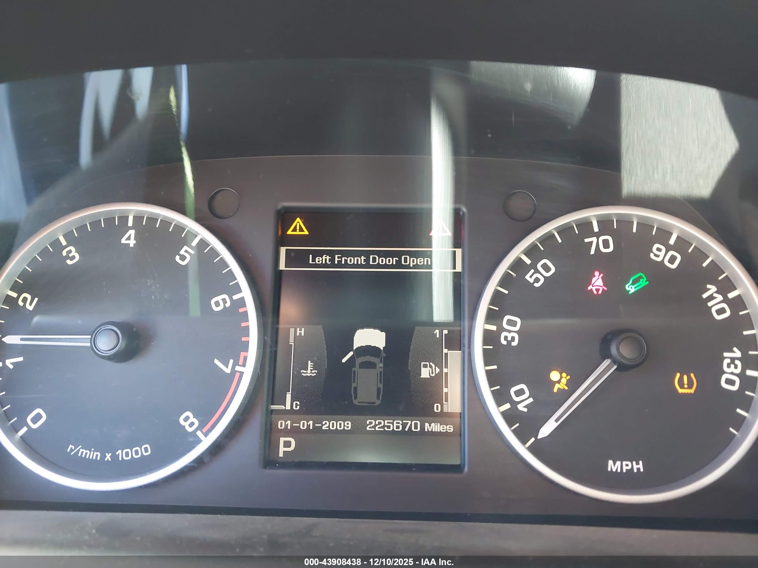 LAND ROVER image 7