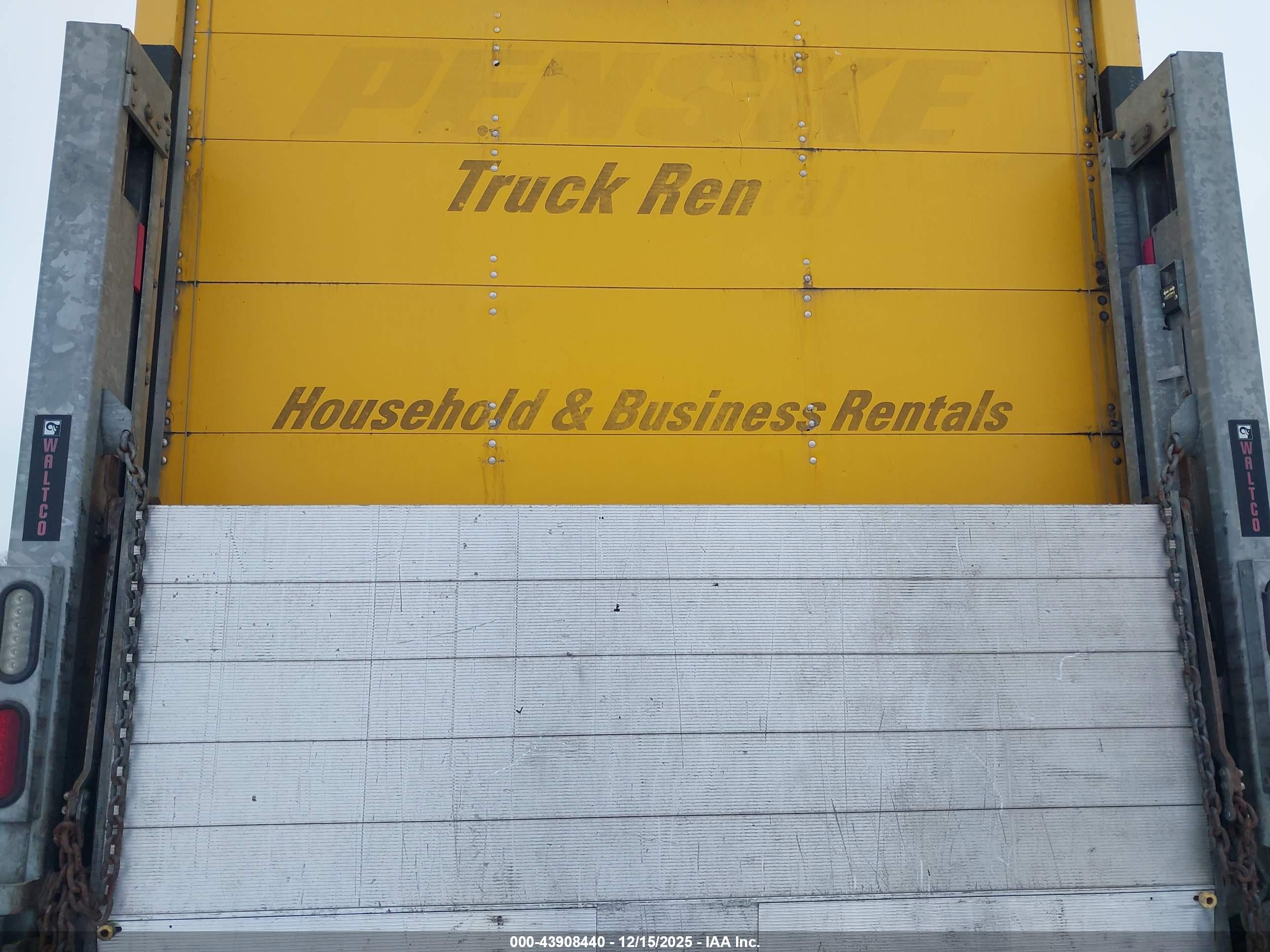 FREIGHTLINER M2 image 8