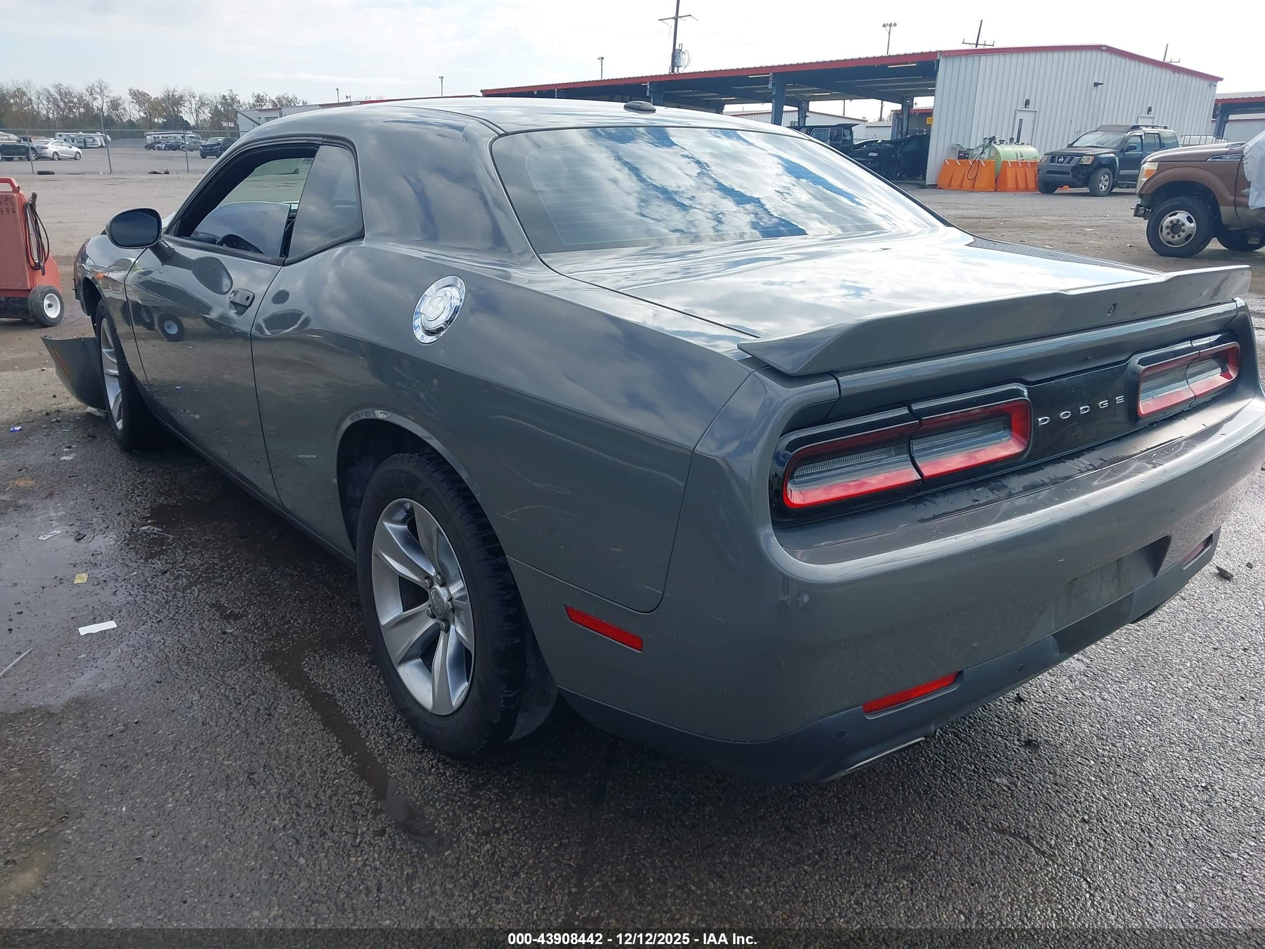 DODGE CHALLENGER image 3
