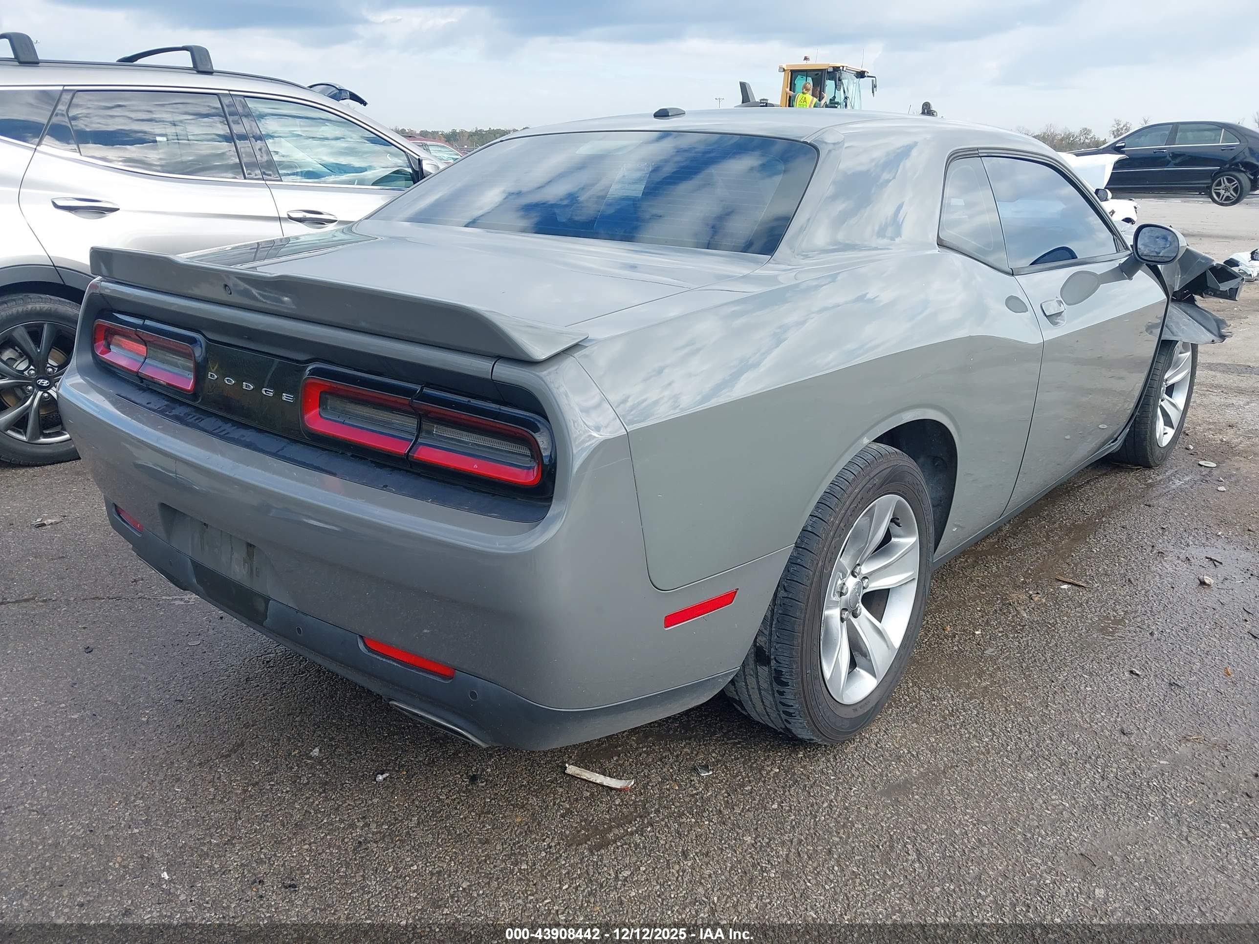 DODGE CHALLENGER image 4
