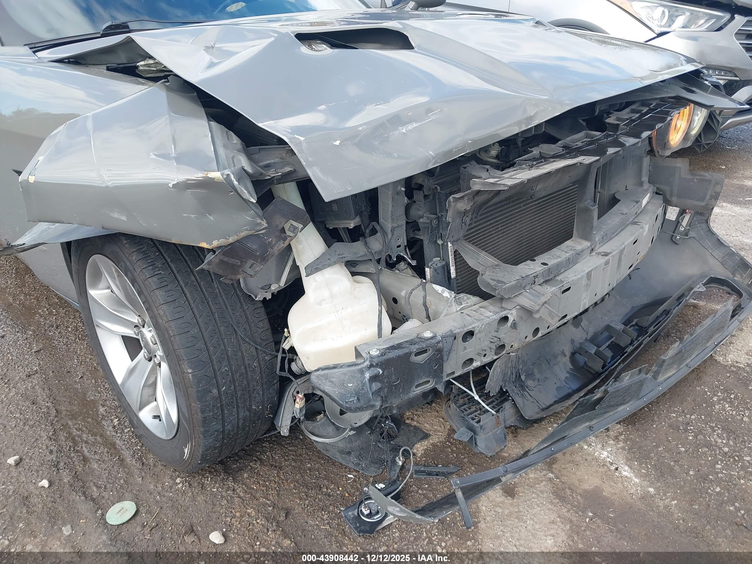 DODGE CHALLENGER image 6