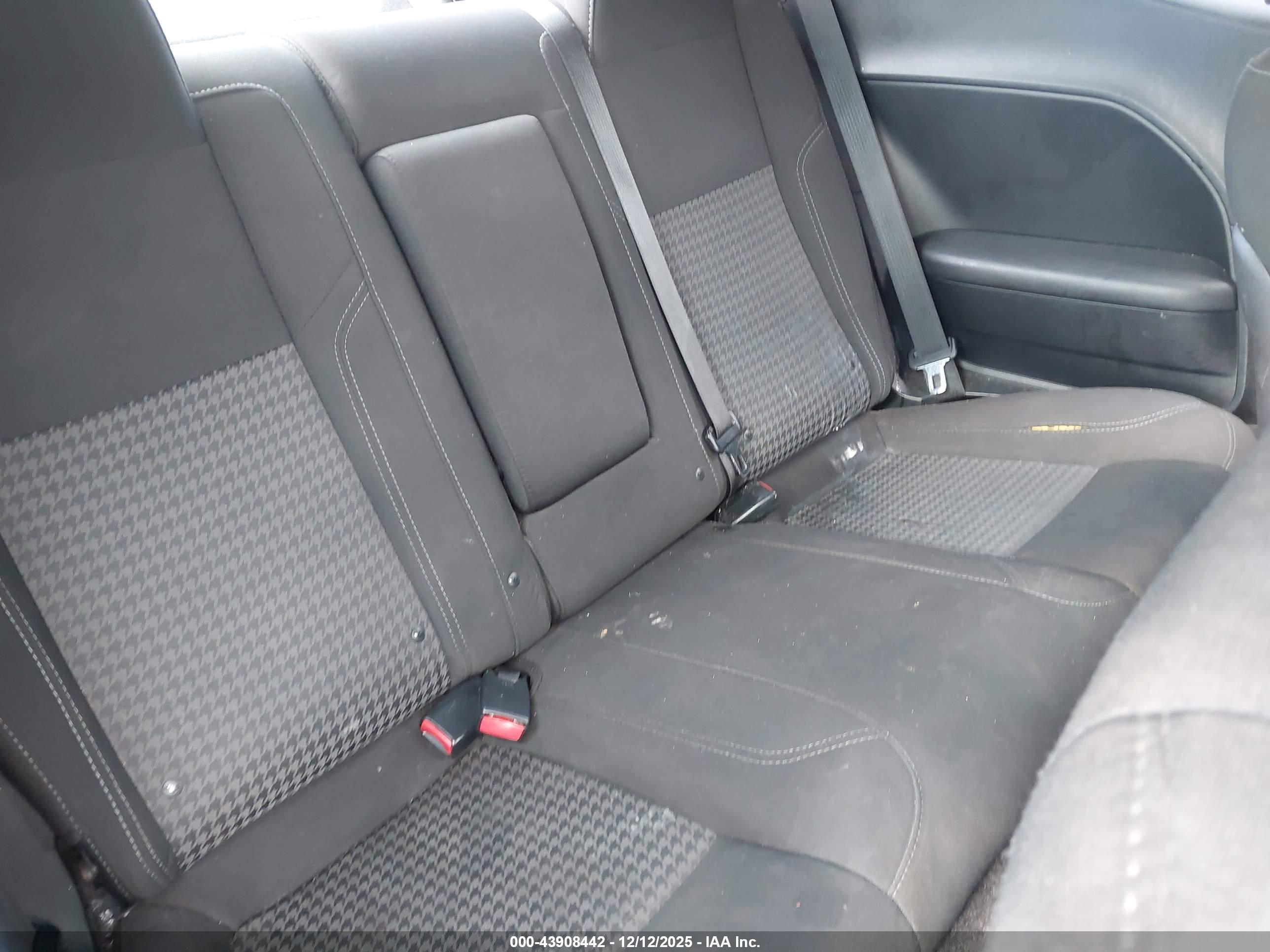 DODGE CHALLENGER image 8