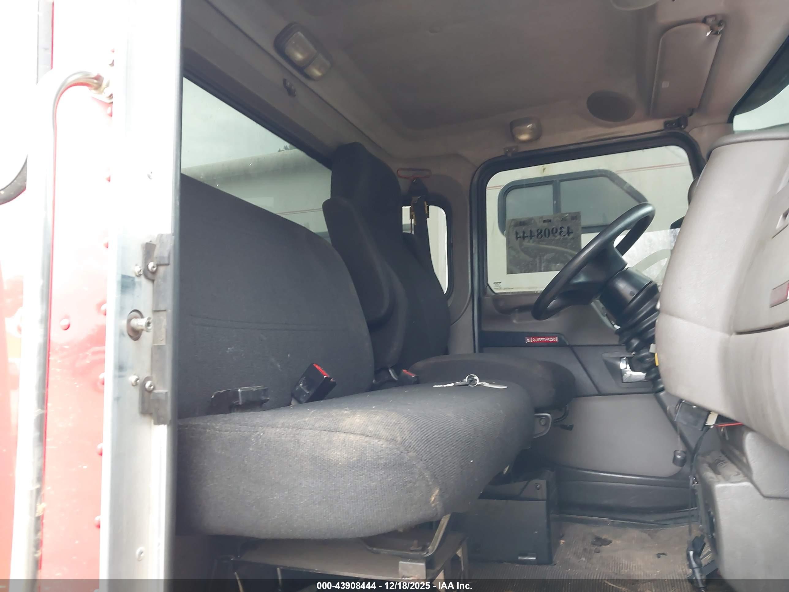 KENWORTH T3 image 8