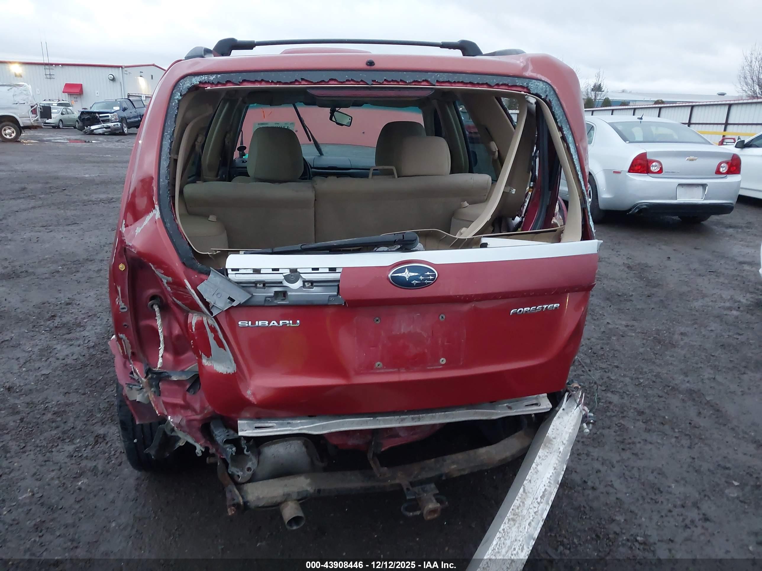 SUBARU FORESTER image 6