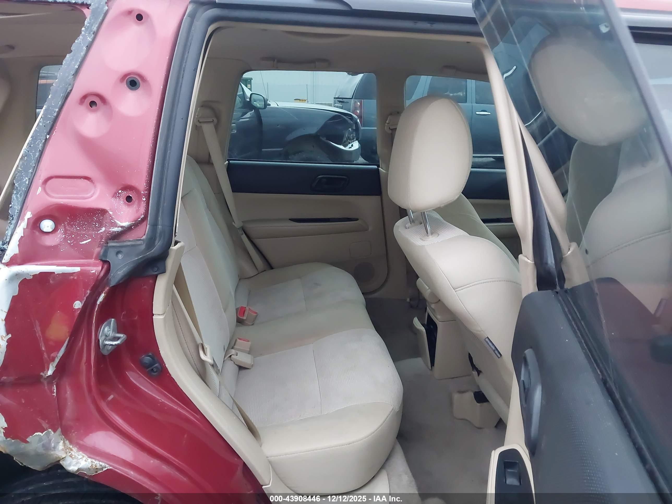 SUBARU FORESTER image 8