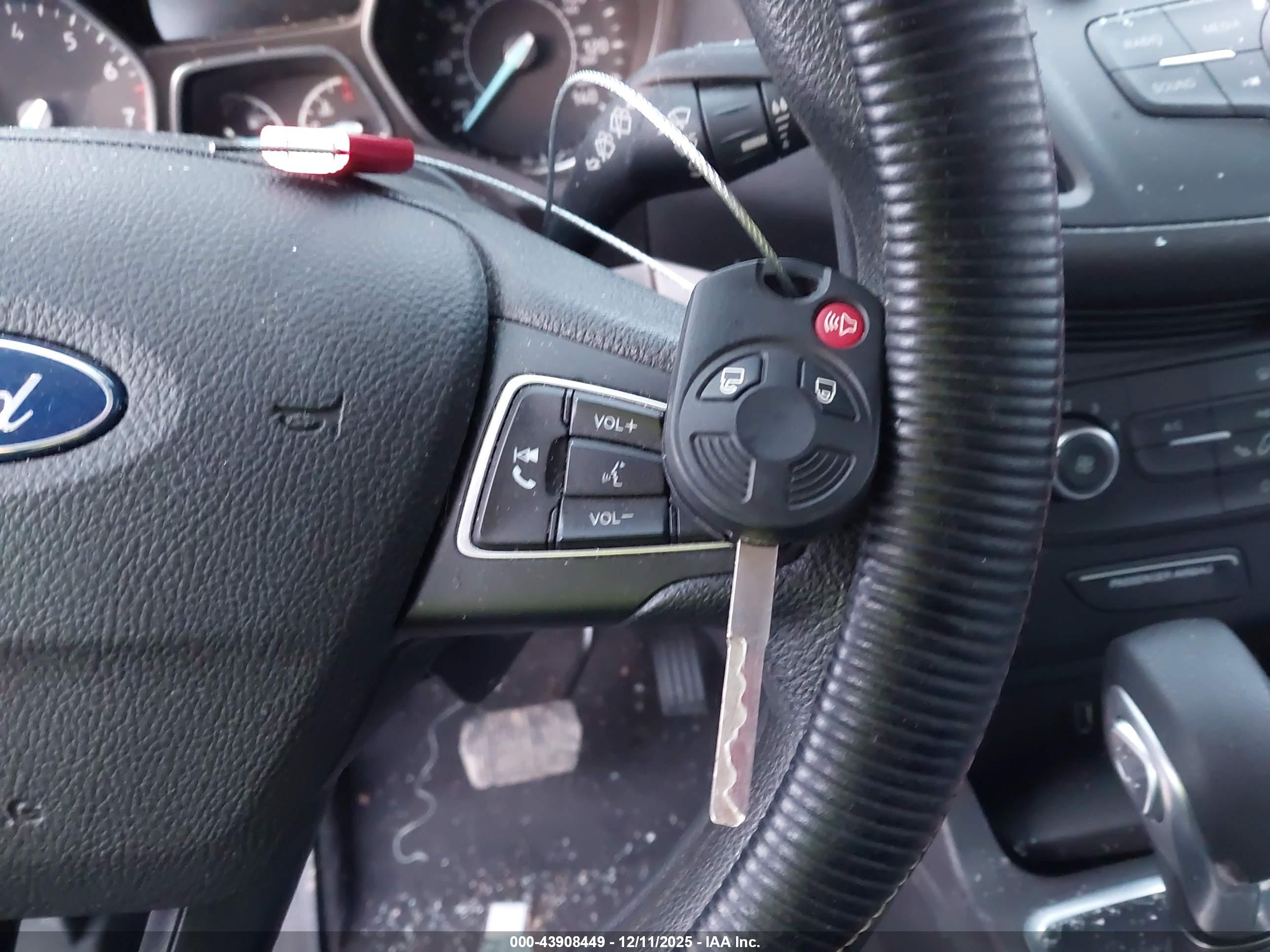 FORD ESCAPE image 11