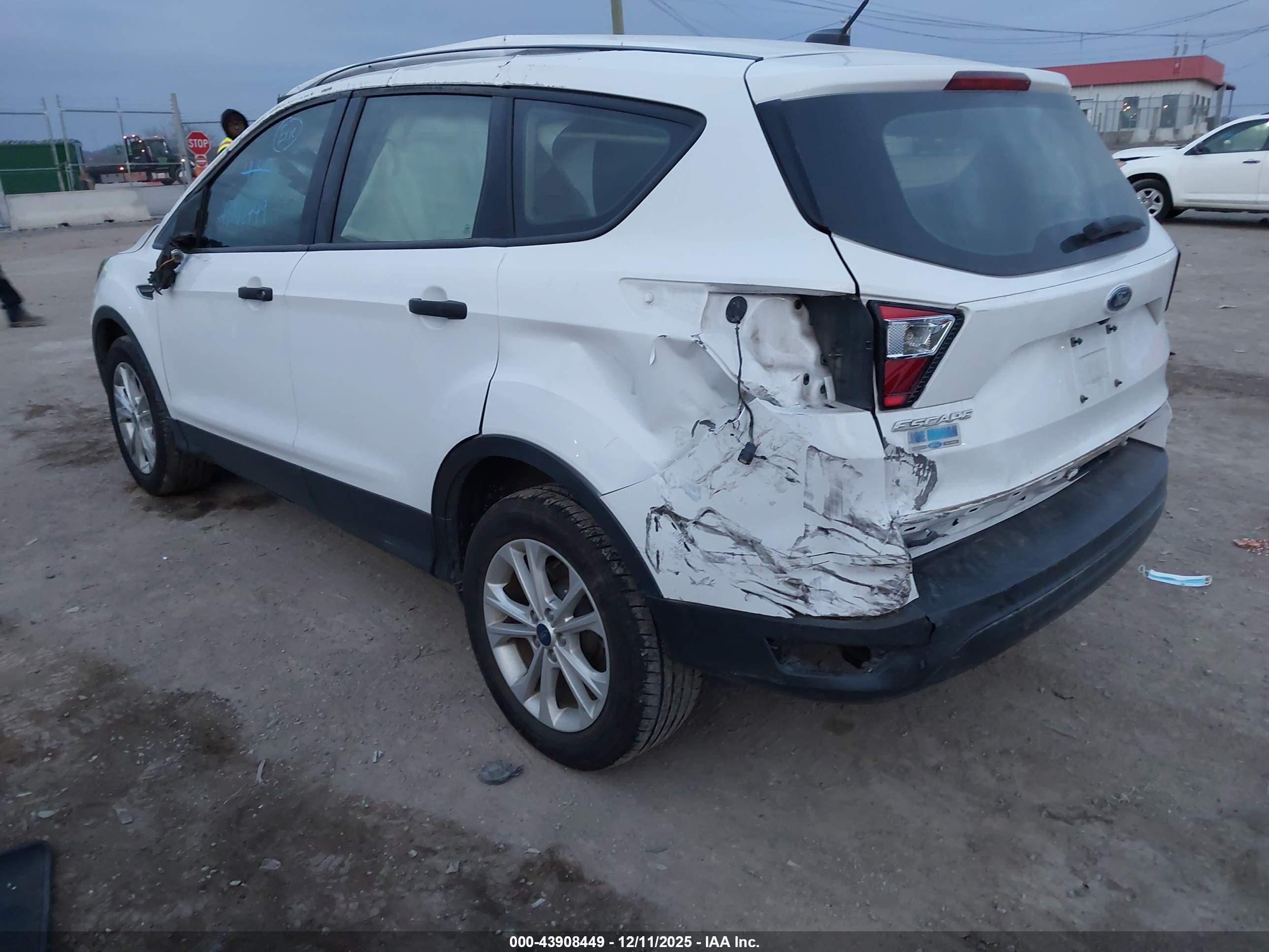 FORD ESCAPE image 3