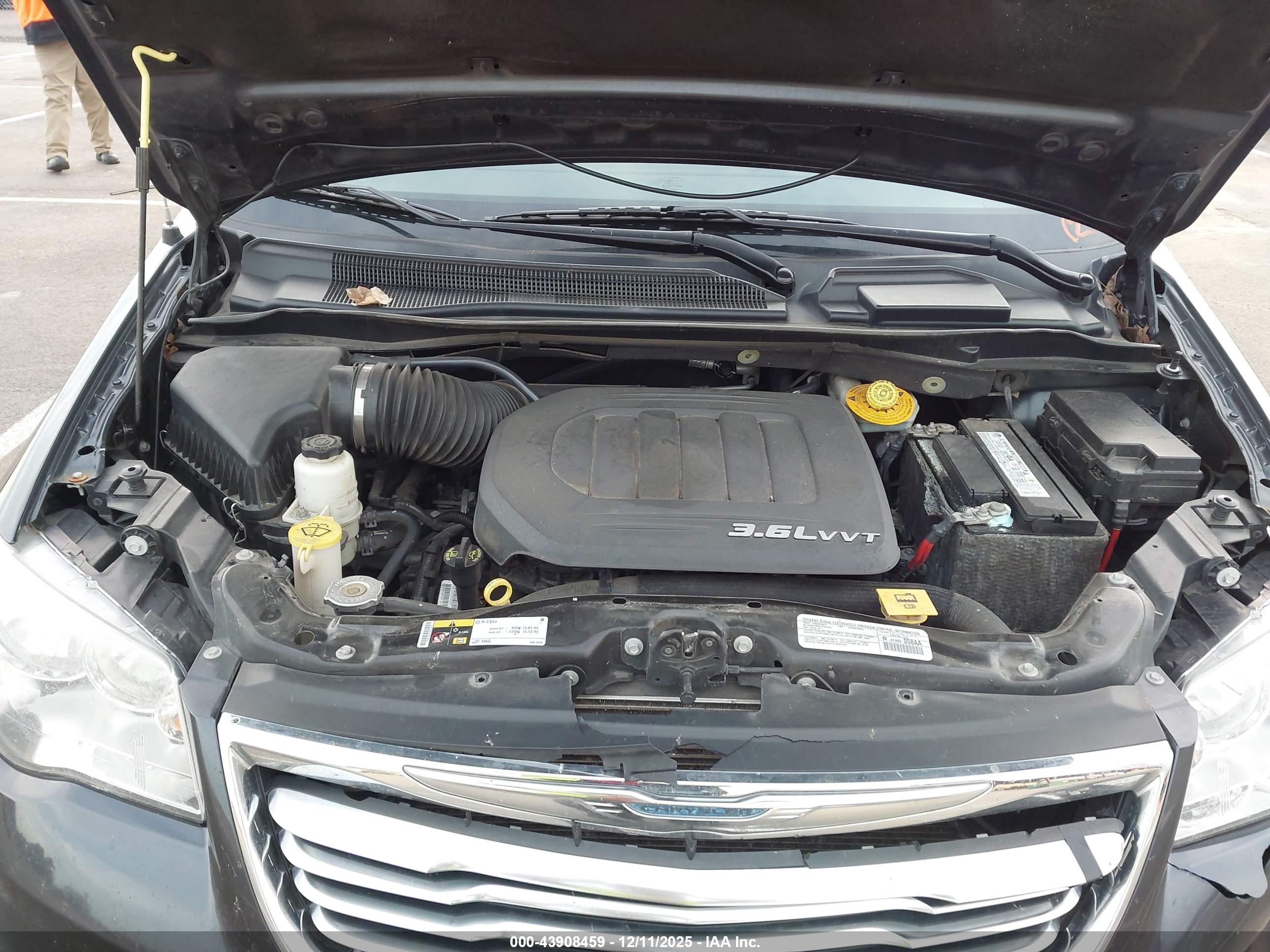 CHRYSLER TOWN image 10