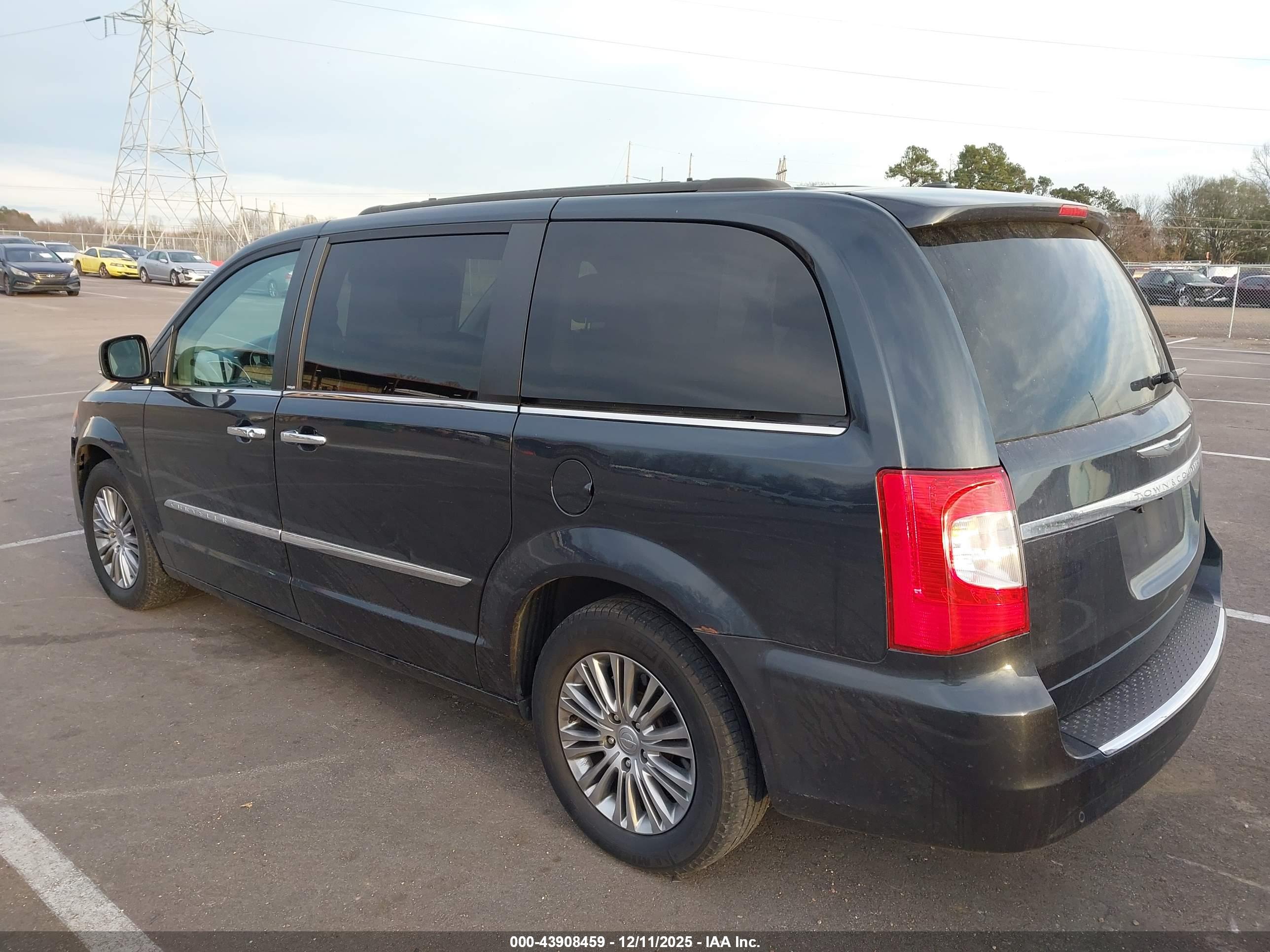 CHRYSLER TOWN image 3