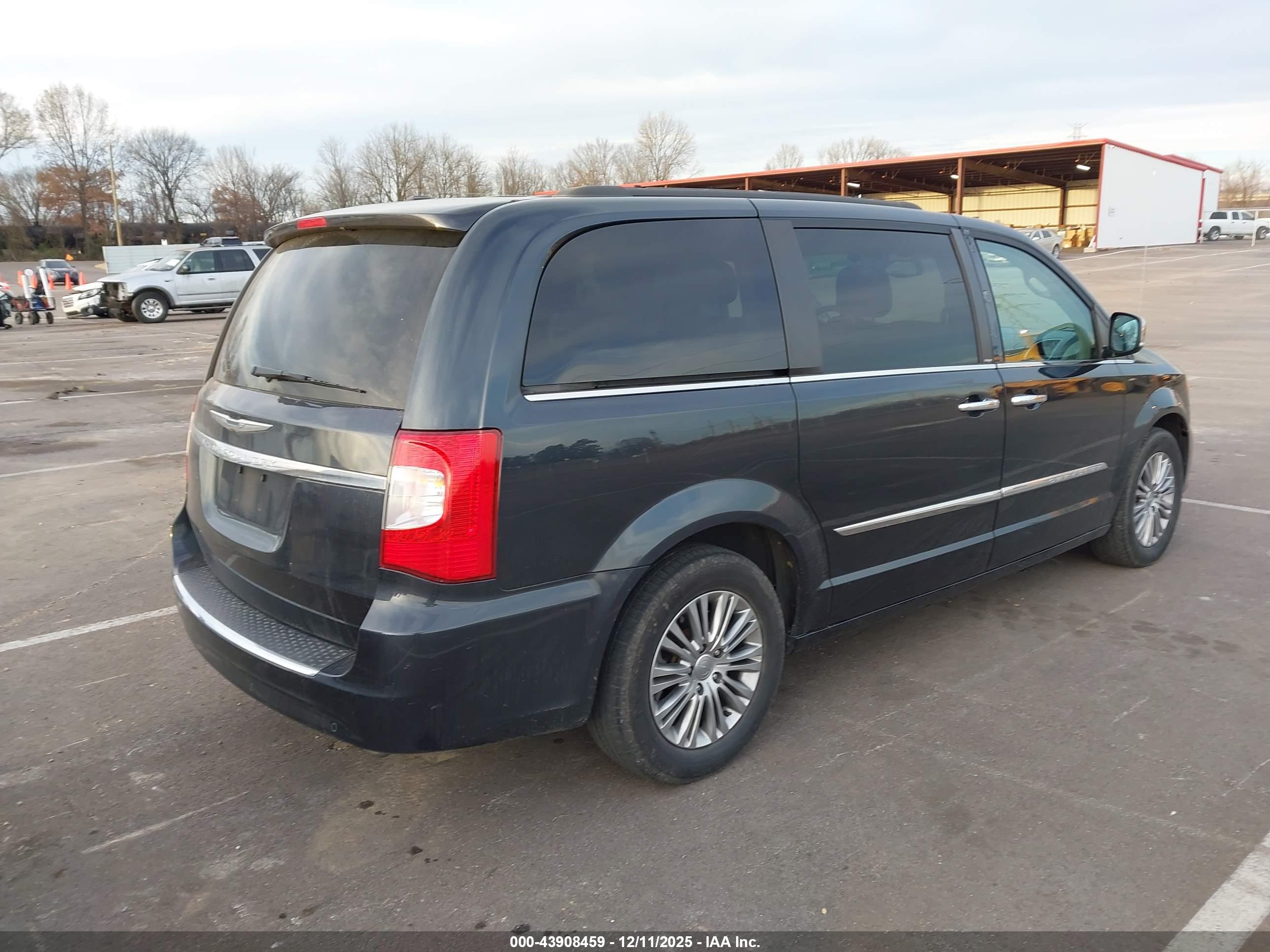 CHRYSLER TOWN image 4