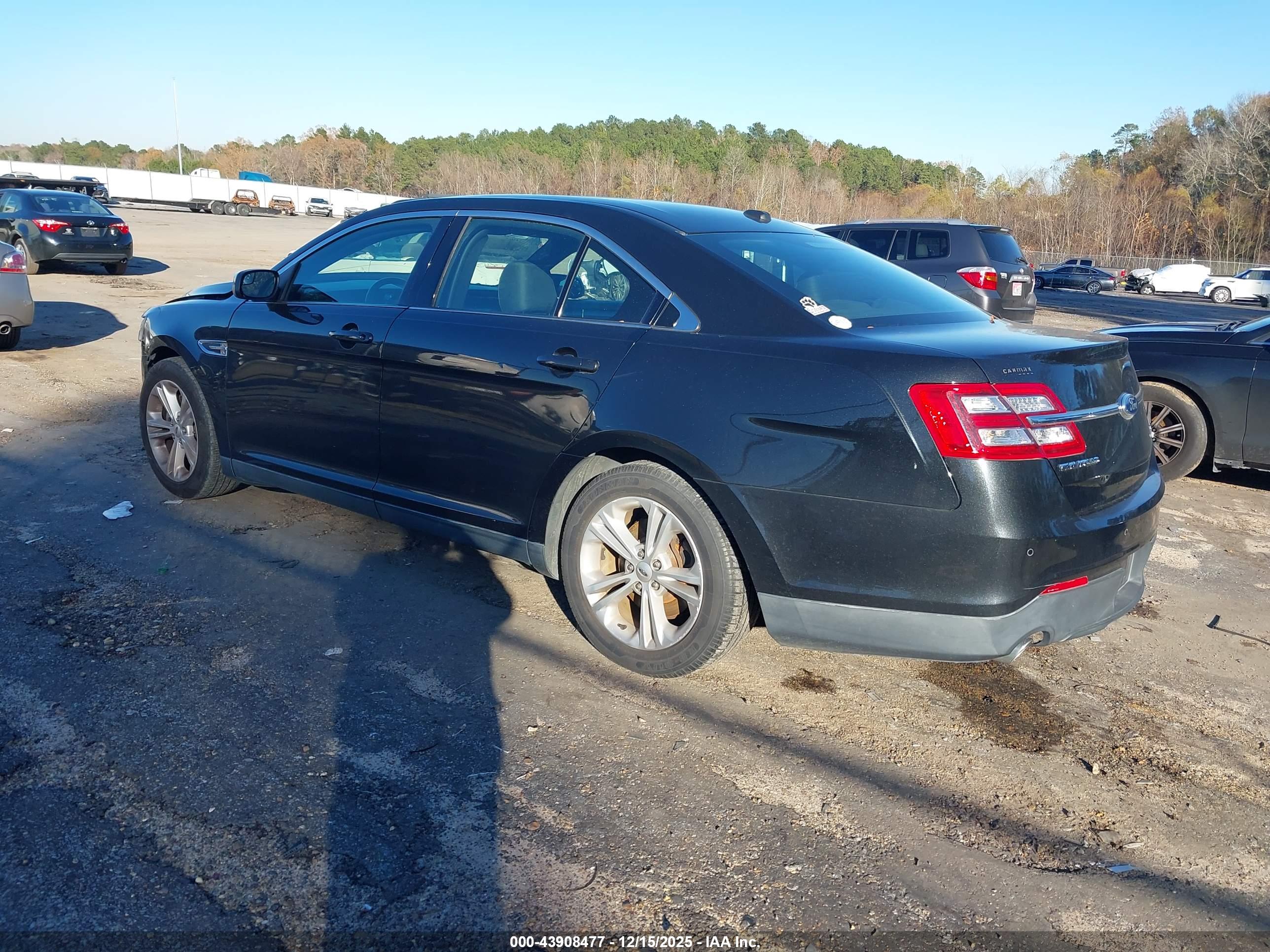 FORD TAURUS image 3