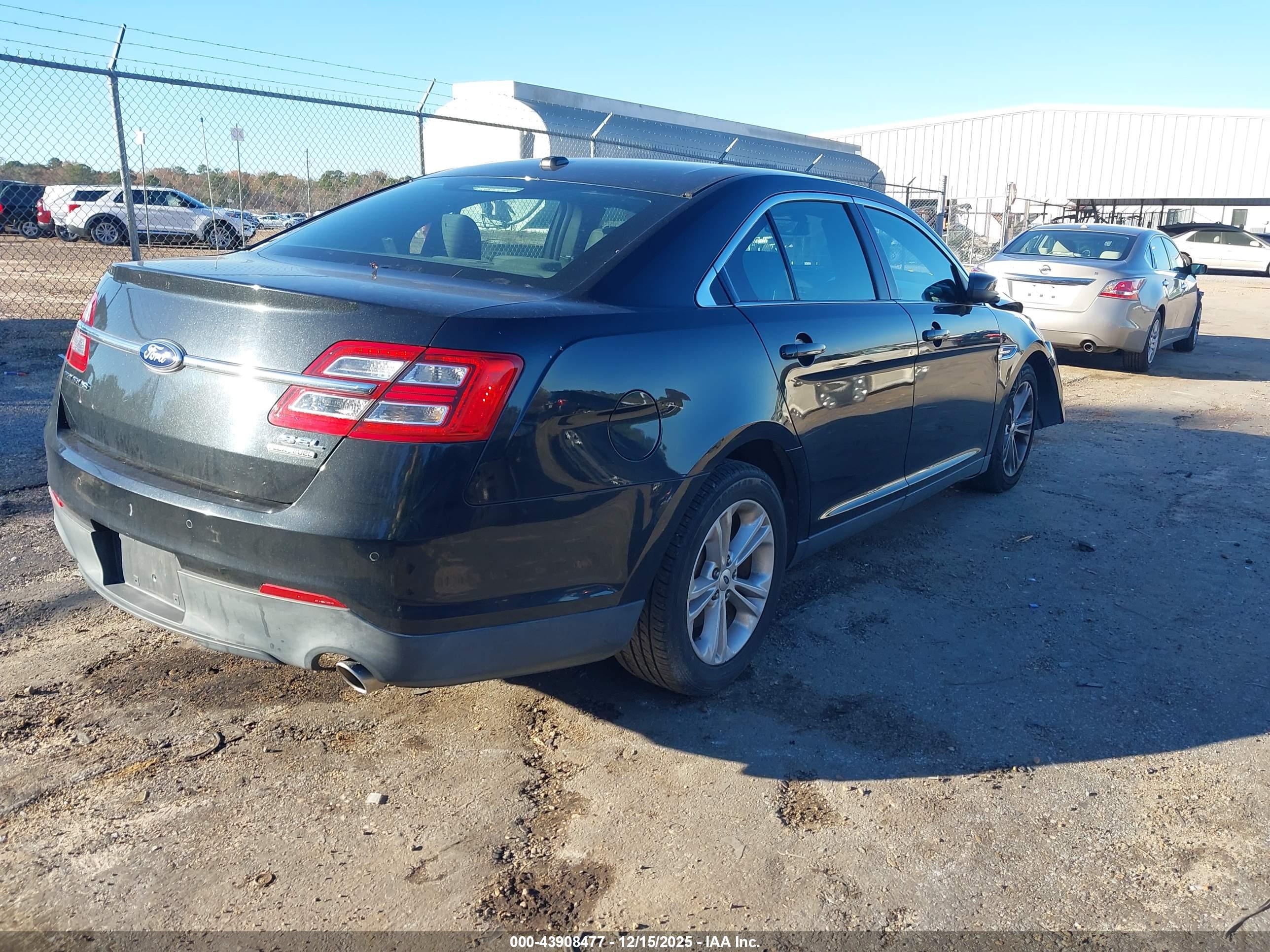 FORD TAURUS image 4