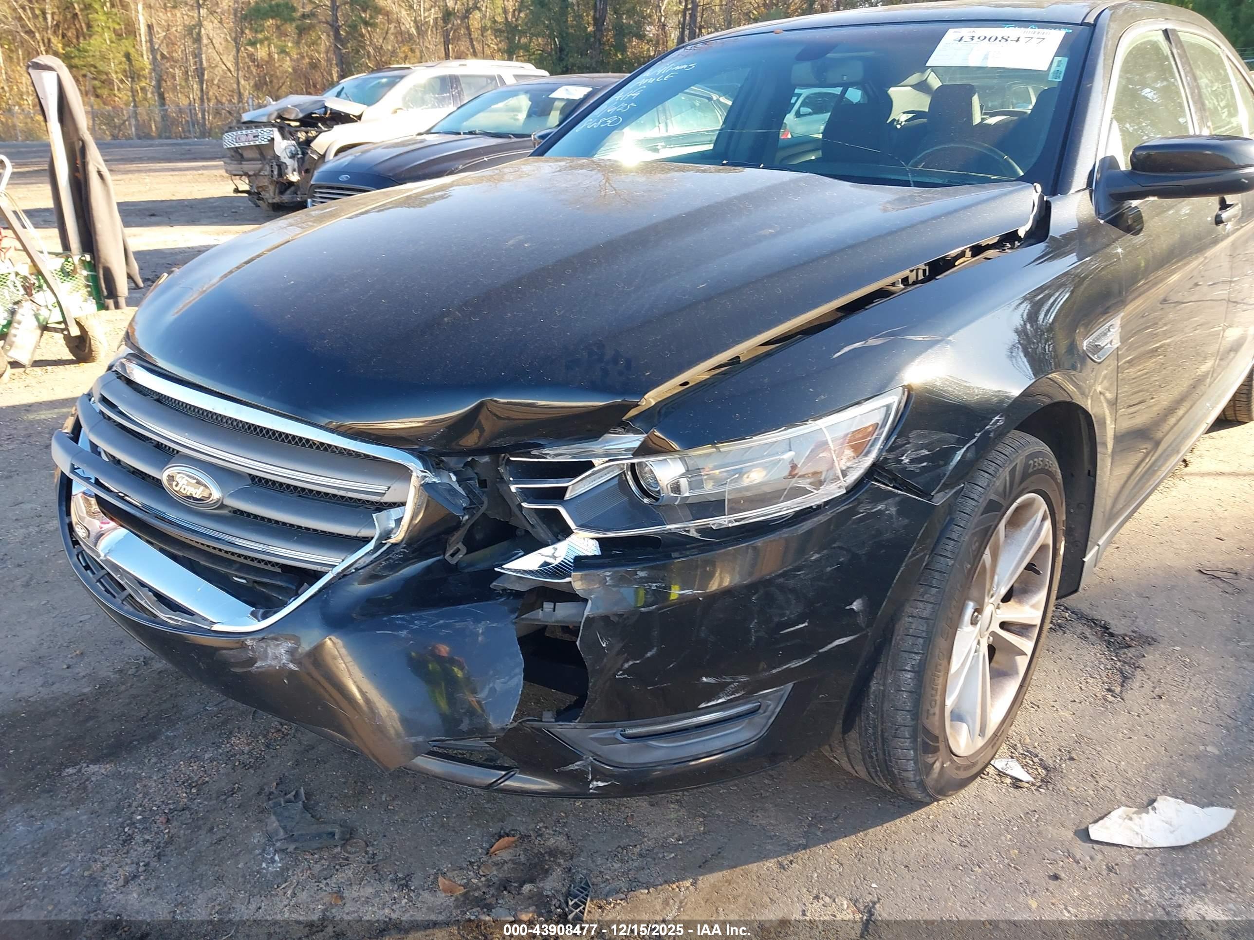 FORD TAURUS image 6