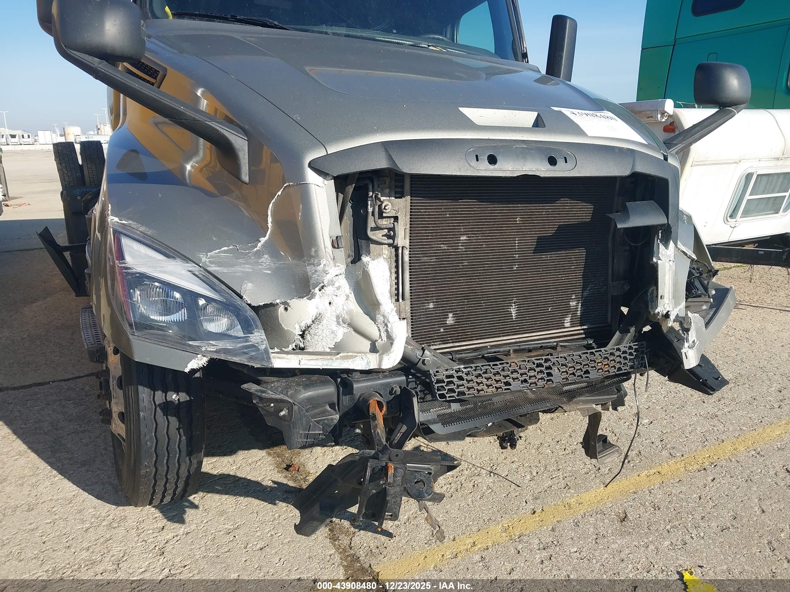 FREIGHTLINER NEW image 10