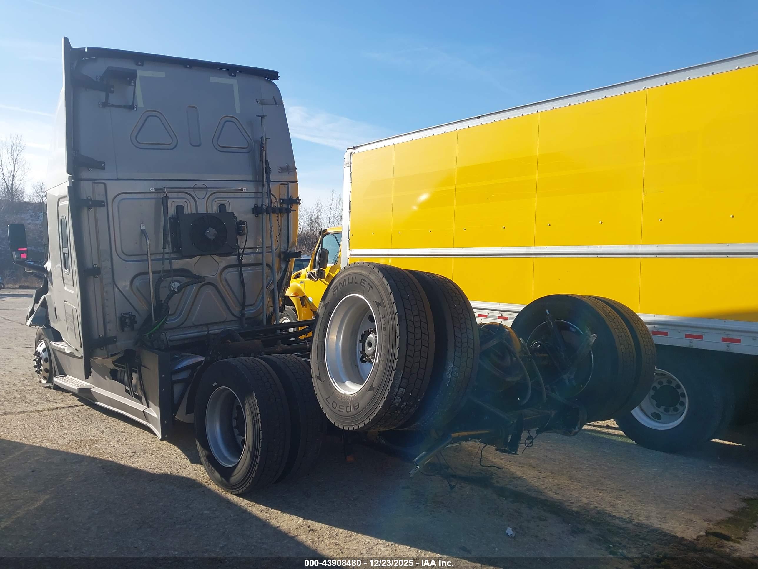 FREIGHTLINER NEW image 3